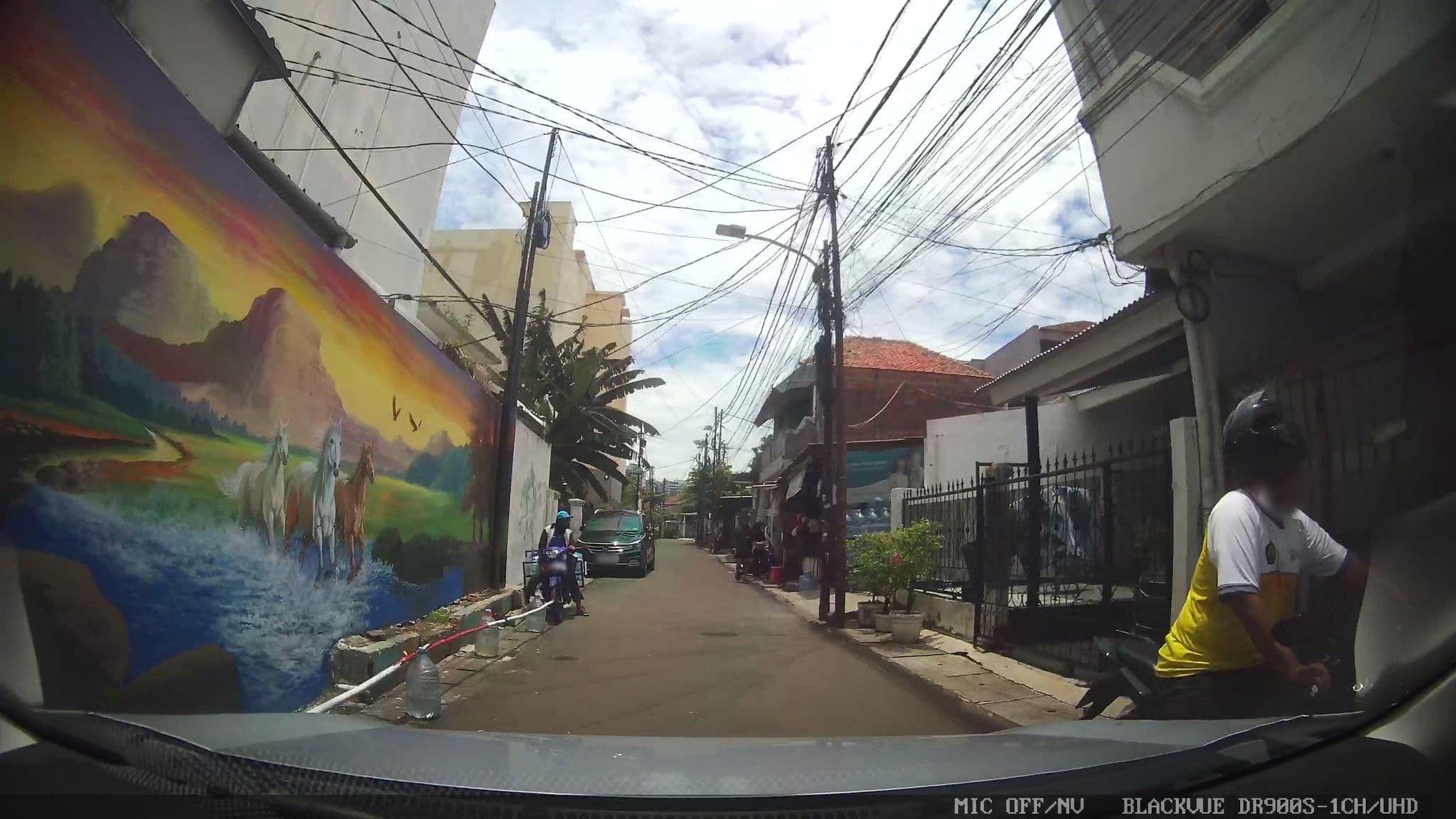 Street view near Hotel Bidakara Jakarta, Jakarta — © Kaart---FRONT (CC BY-SA · Mapillary)