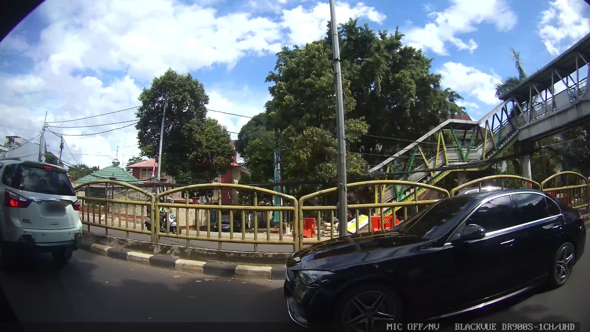 Street view near Gran Mahakam hotel, Jakarta — © Kaart---RIGHT (CC BY-SA · Mapillary)