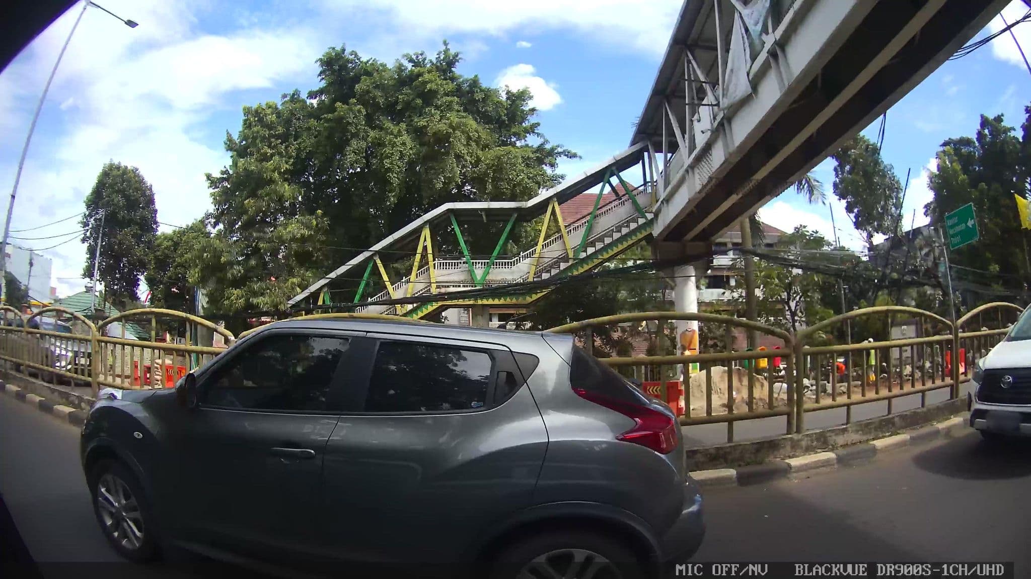 Street view near Sofyan Hotel, Jakarta — © Kaart---RIGHT (CC BY-SA · Mapillary)