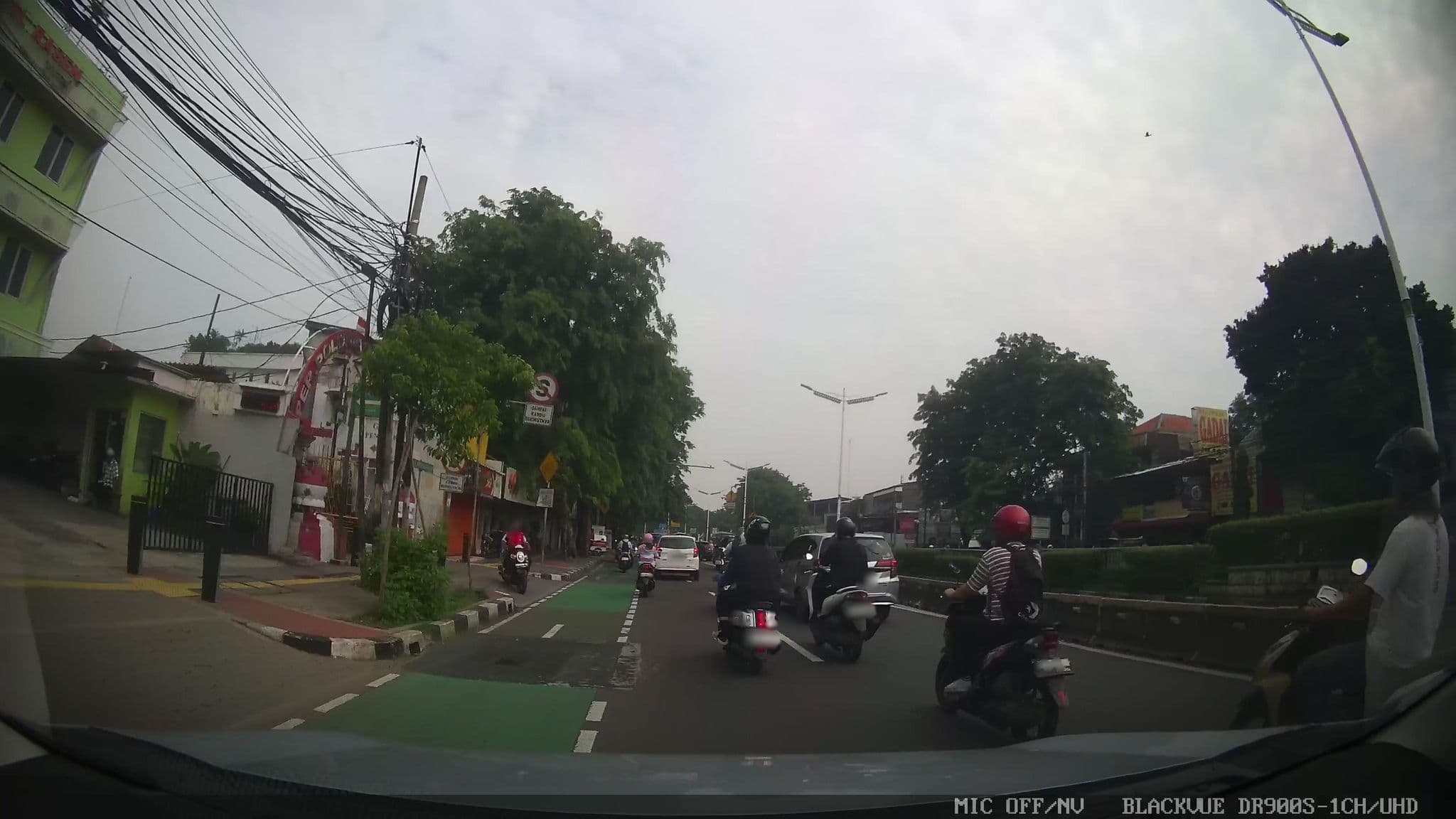 Street view near Hotel Rasen, Jakarta — © Kaart---FRONT (CC BY-SA · Mapillary)