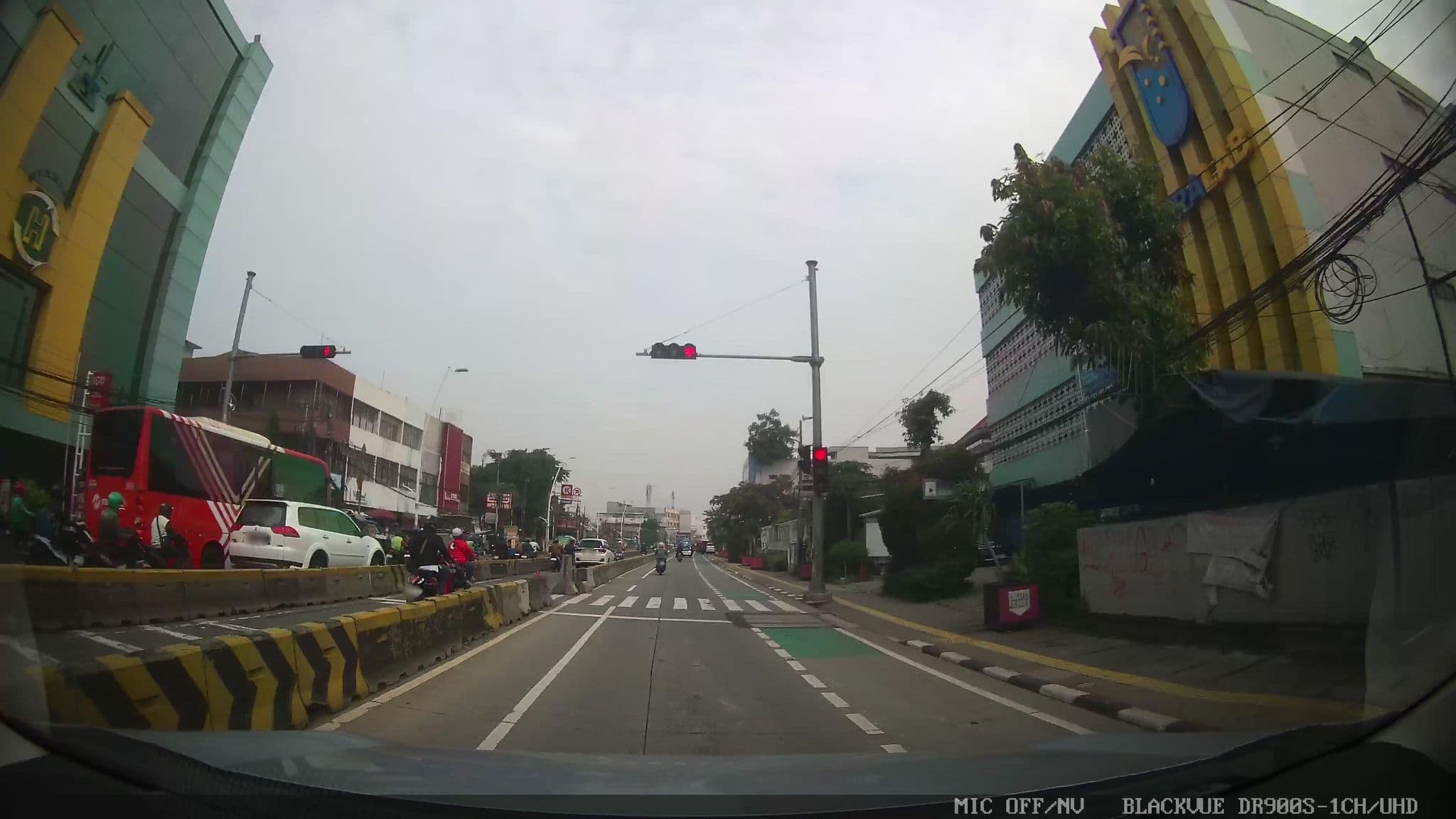 Street view near Proyek Guest House Hermina Jatinegara, Jakarta — © Kaart---FRONT (CC BY-SA · Mapillary)