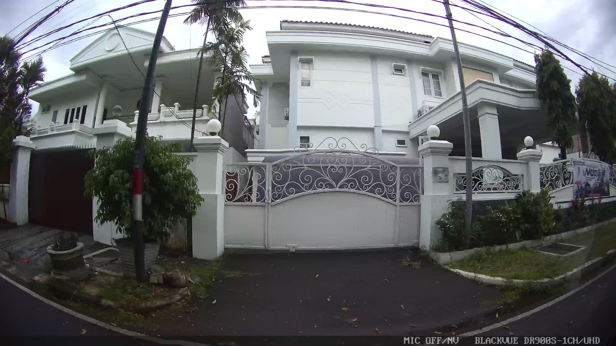 Street view near Wisma Nusa Tenggara Barat, Jakarta — © Kaart---LEFT (CC BY-SA · Mapillary)