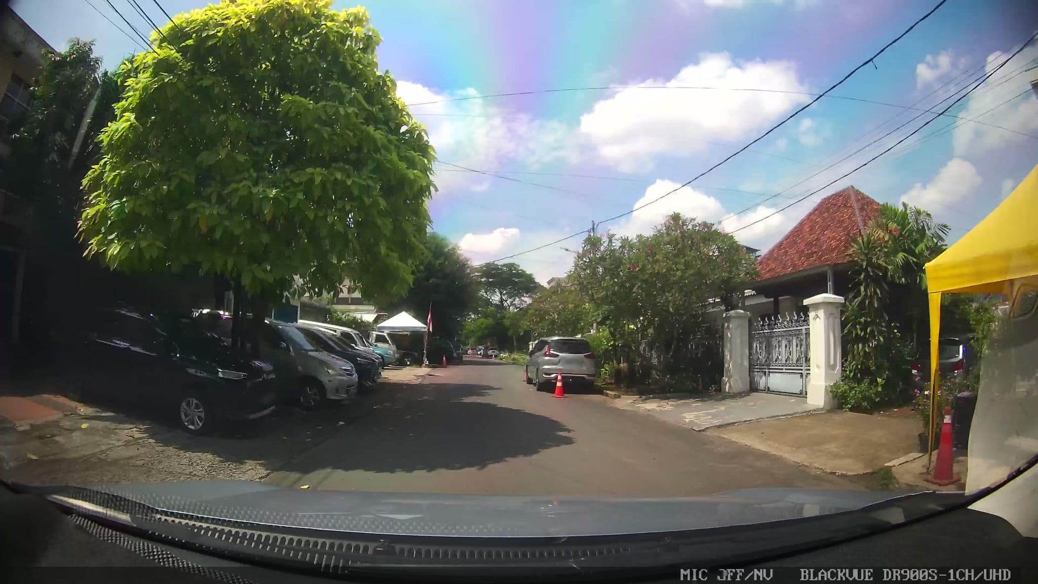 Street view near Century Park Hotel, Jakarta — © Kaart---FRONT (CC BY-SA · Mapillary)