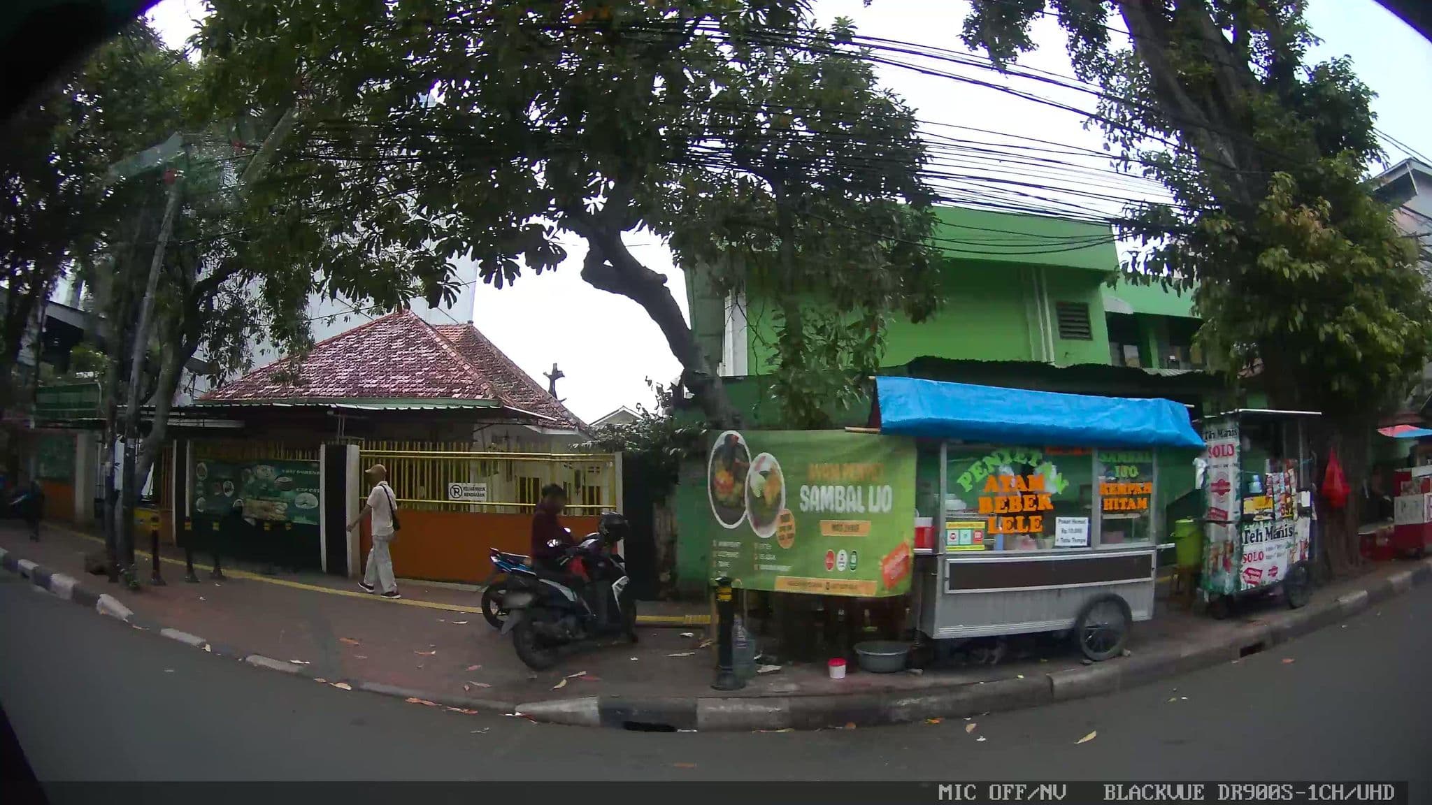 Street view near GM Executive Office Oasis Amir Hotel, Jakarta — © Kaart---RIGHT (CC BY-SA · Mapillary)