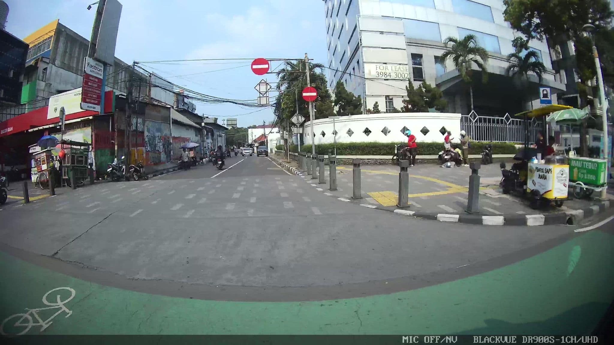 Street view near Medina Graha, Jakarta — © Kaart---LEFT (CC BY-SA · Mapillary)