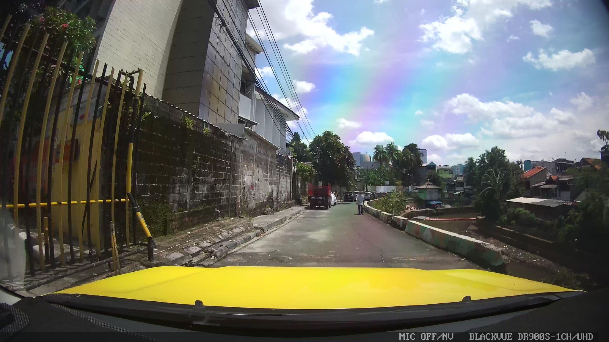 Street view near Hotel Jons Pardede Jl. Raden Saleh, Jakarta — © Kaart---FRONT (CC BY-SA · Mapillary)