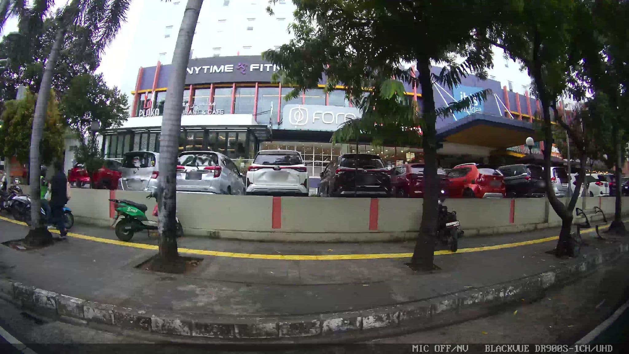 Street view near Kolam Renang Cikini, Jakarta — © Kaart---LEFT (CC BY-SA · Mapillary)