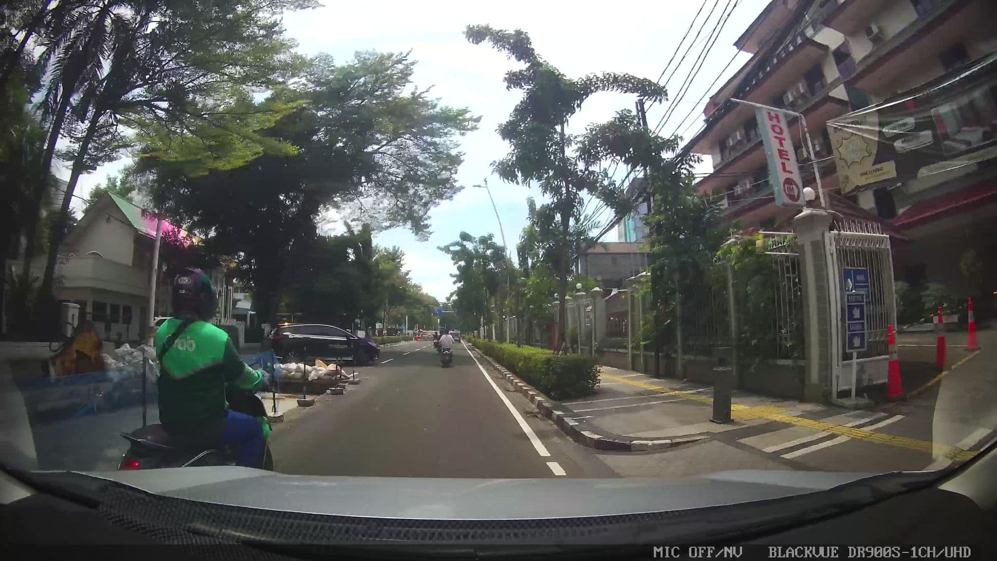 Street view near HOTEL MEGAPRO, Jakarta — © Kaart---FRONT (CC BY-SA · Mapillary)