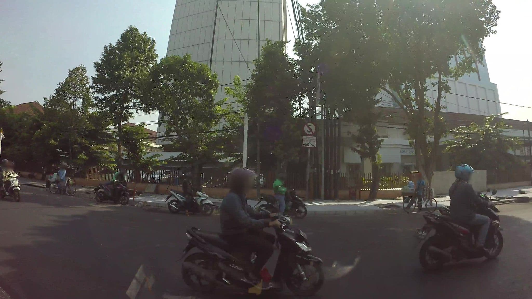 Street view near Grand Tryas Hotel, Jakarta — © kaart_3 (CC BY-SA · Mapillary)