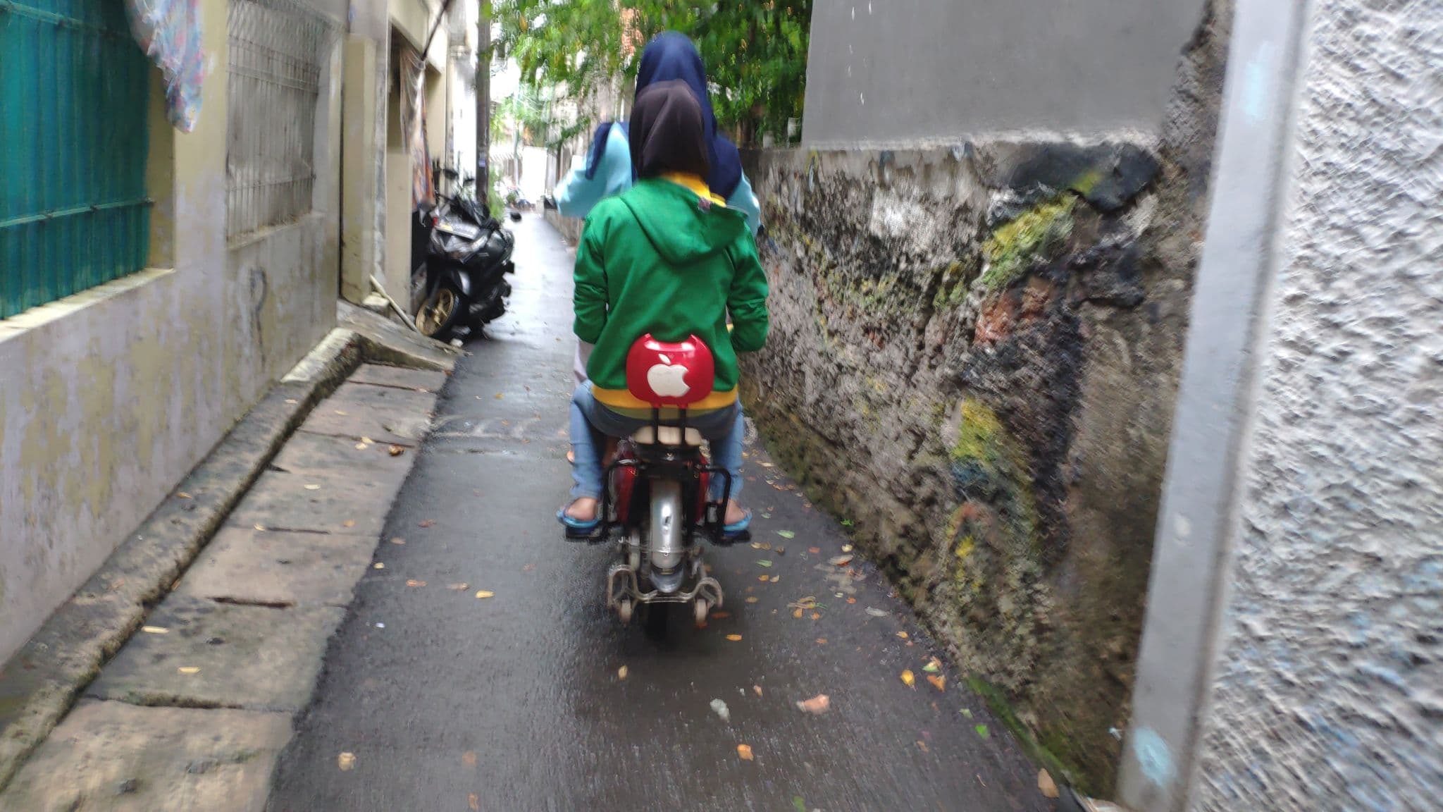 Street view near Kost Roland, Jakarta — © yoseka (CC BY-SA · Mapillary)