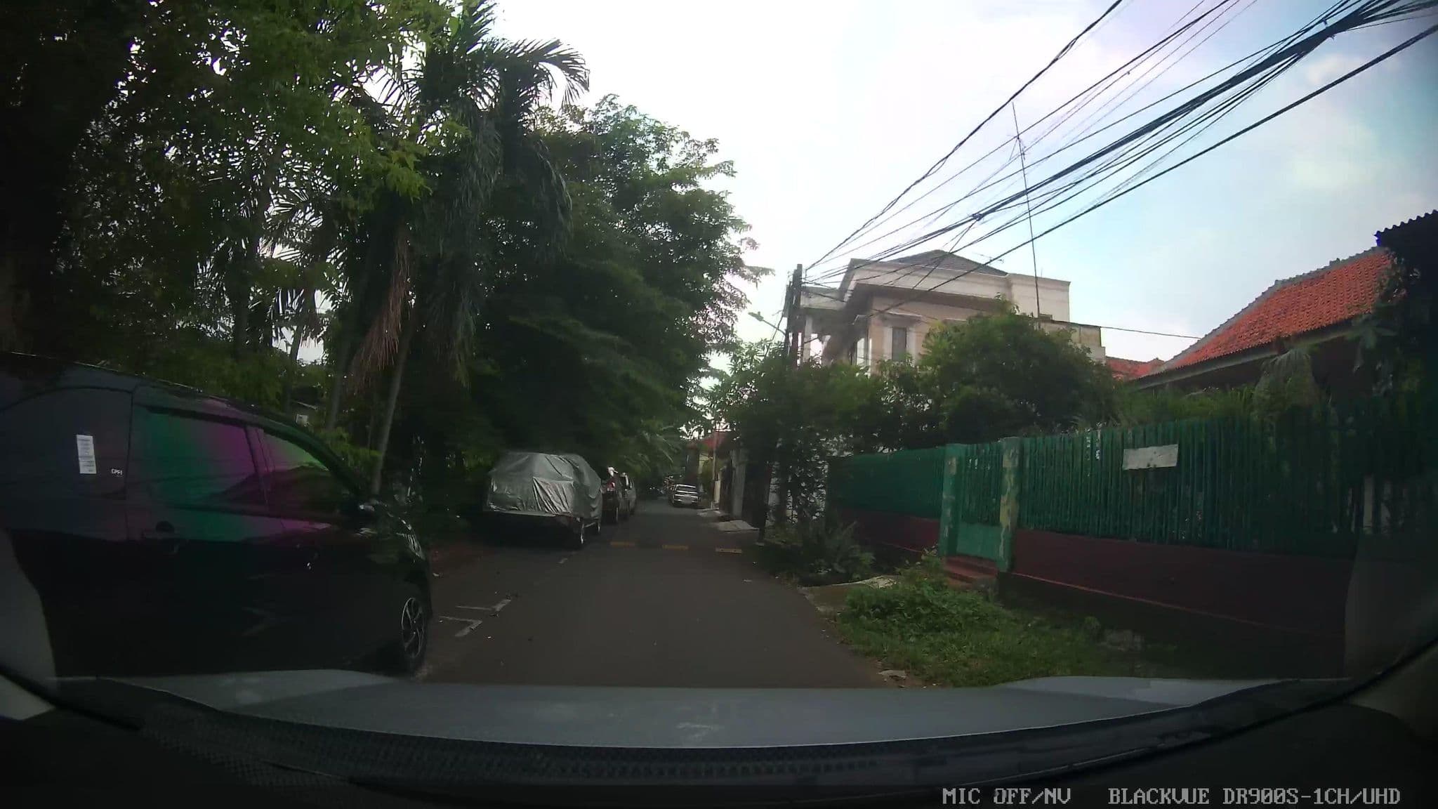 Street view near Hotel the flora, Jakarta — © Kaart---FRONT (CC BY-SA · Mapillary)