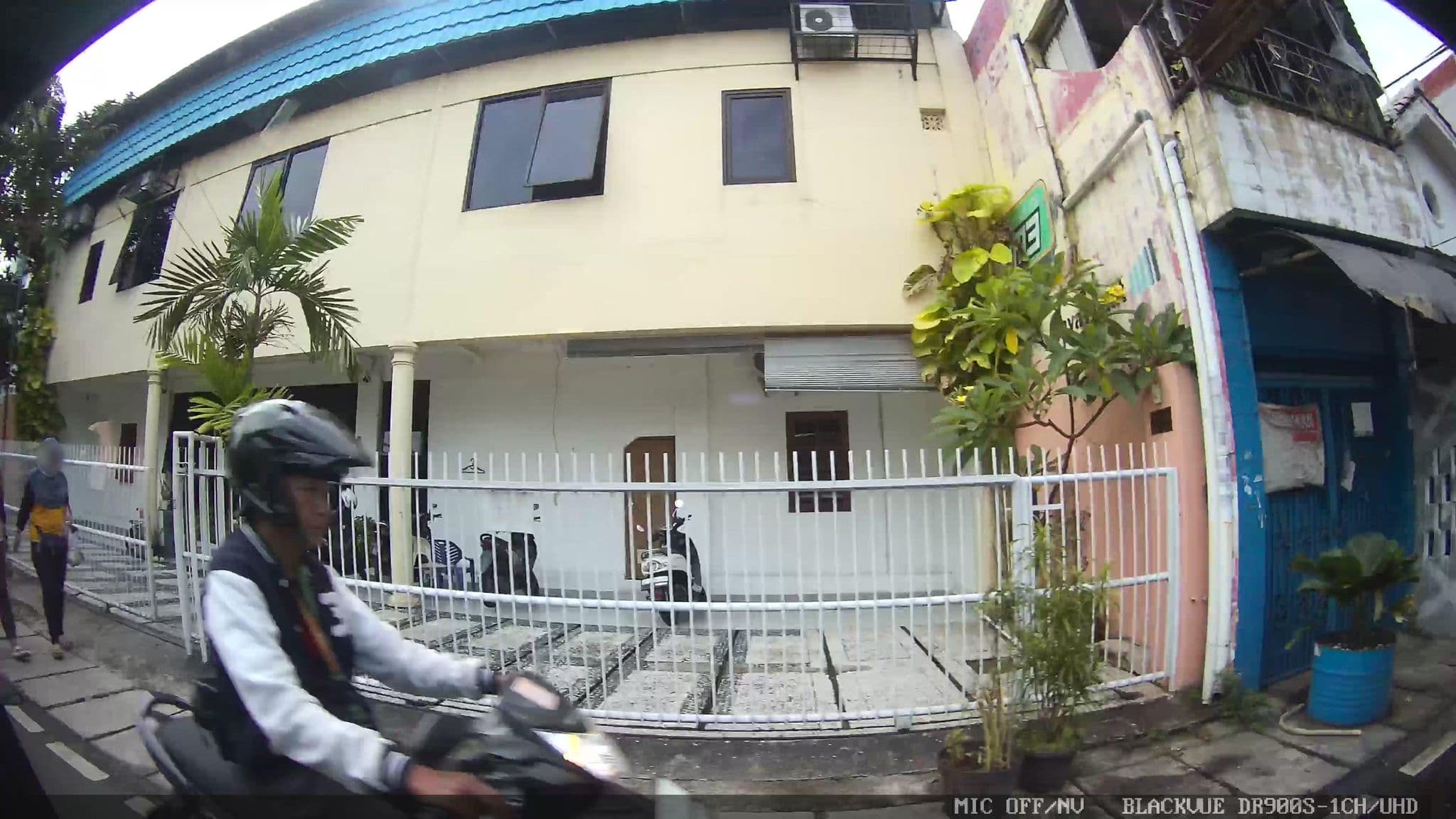 Street view near Kosan Gayyy, Jakarta — © Kaart---RIGHT (CC BY-SA · Mapillary)