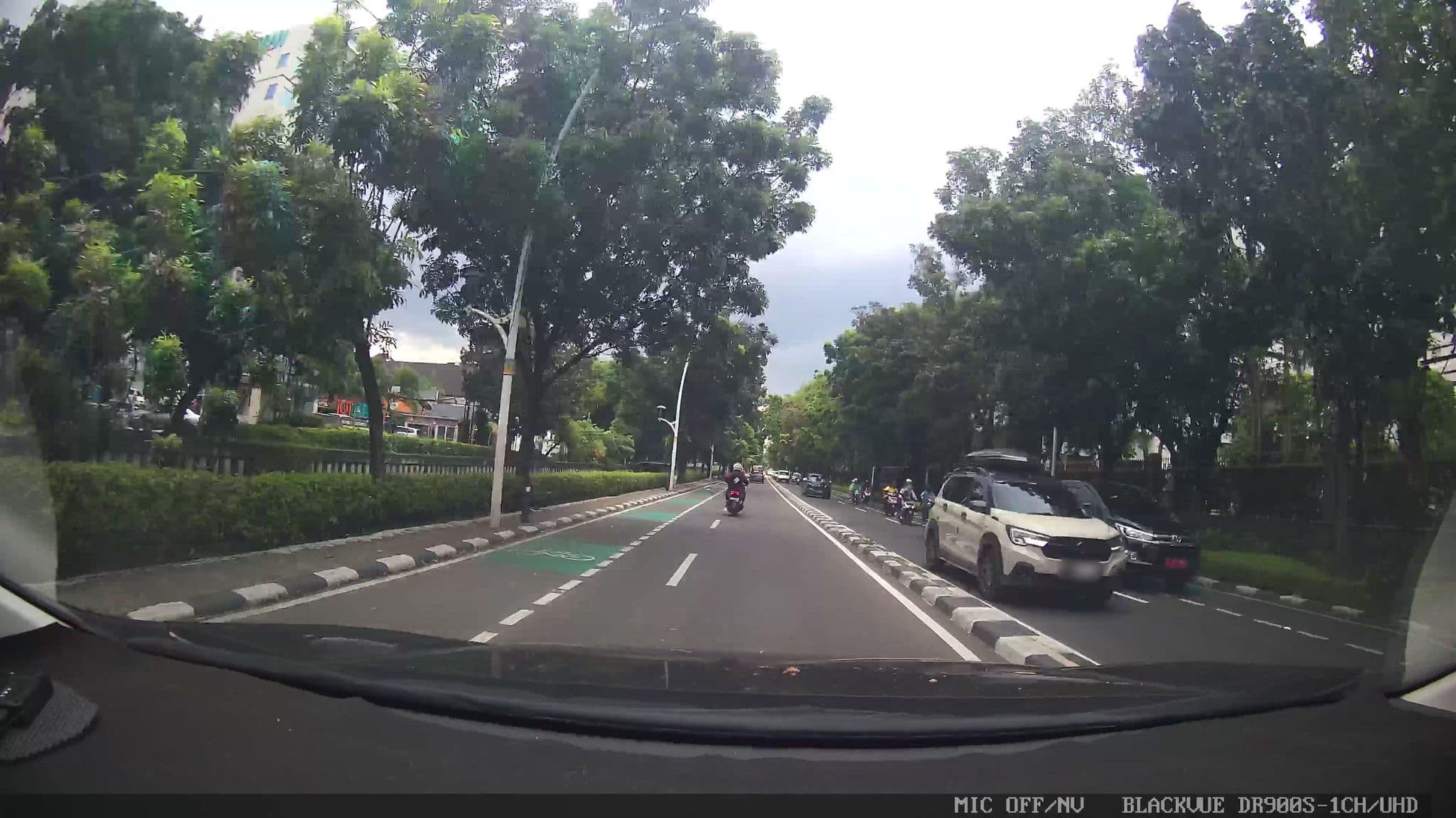 Street view near take's Mansion, Jakarta — © Kaart---FRONT (CC BY-SA · Mapillary)