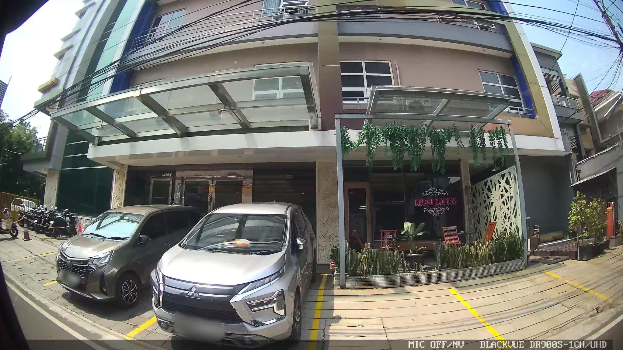 Street view near Hotel Cideng, Jakarta — © Kaart---RIGHT (CC BY-SA · Mapillary)