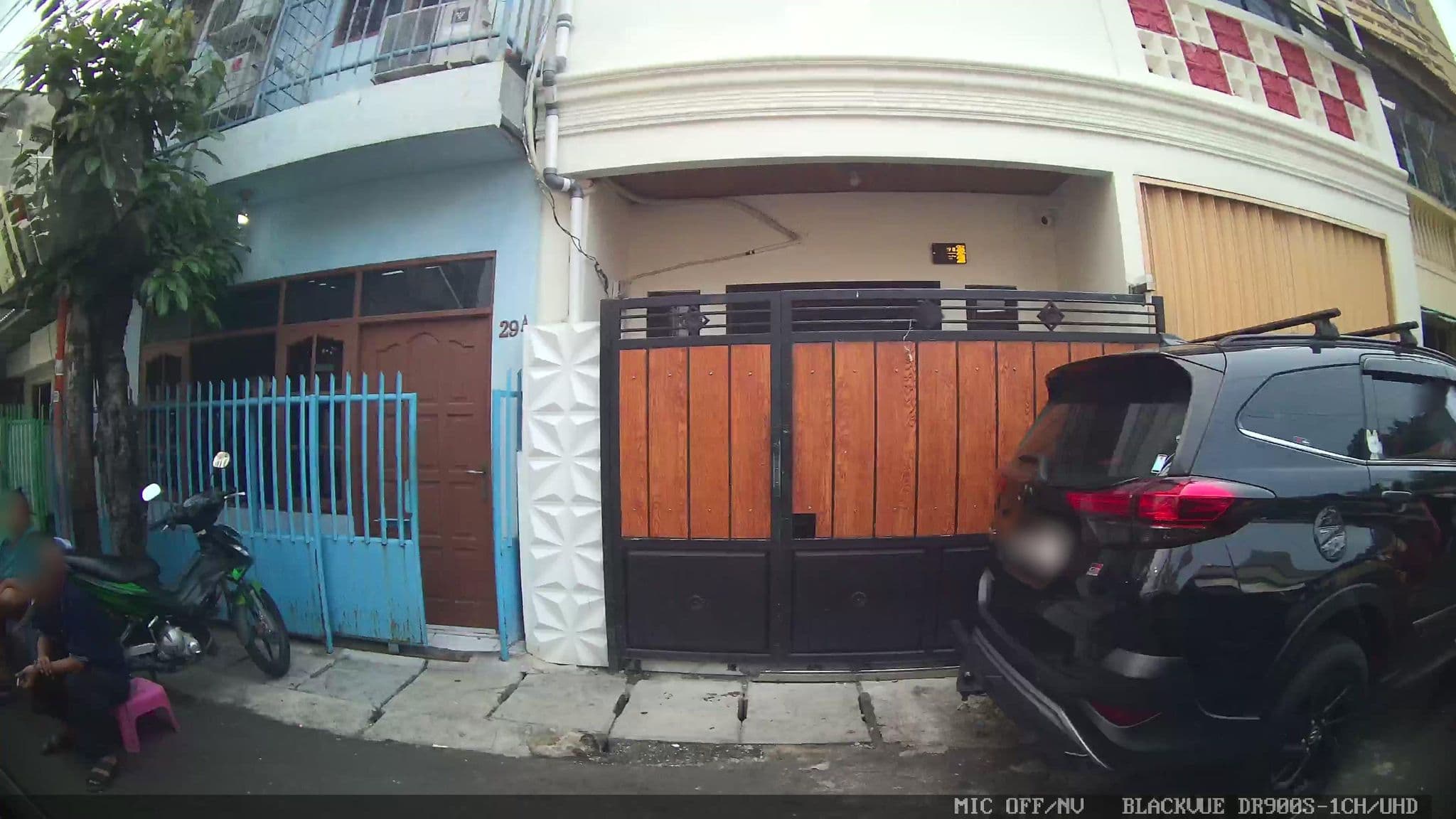 Street view near Ghuanzhou Room Merlyn Park Hotel, Jakarta — © Kaart---LEFT (CC BY-SA · Mapillary)