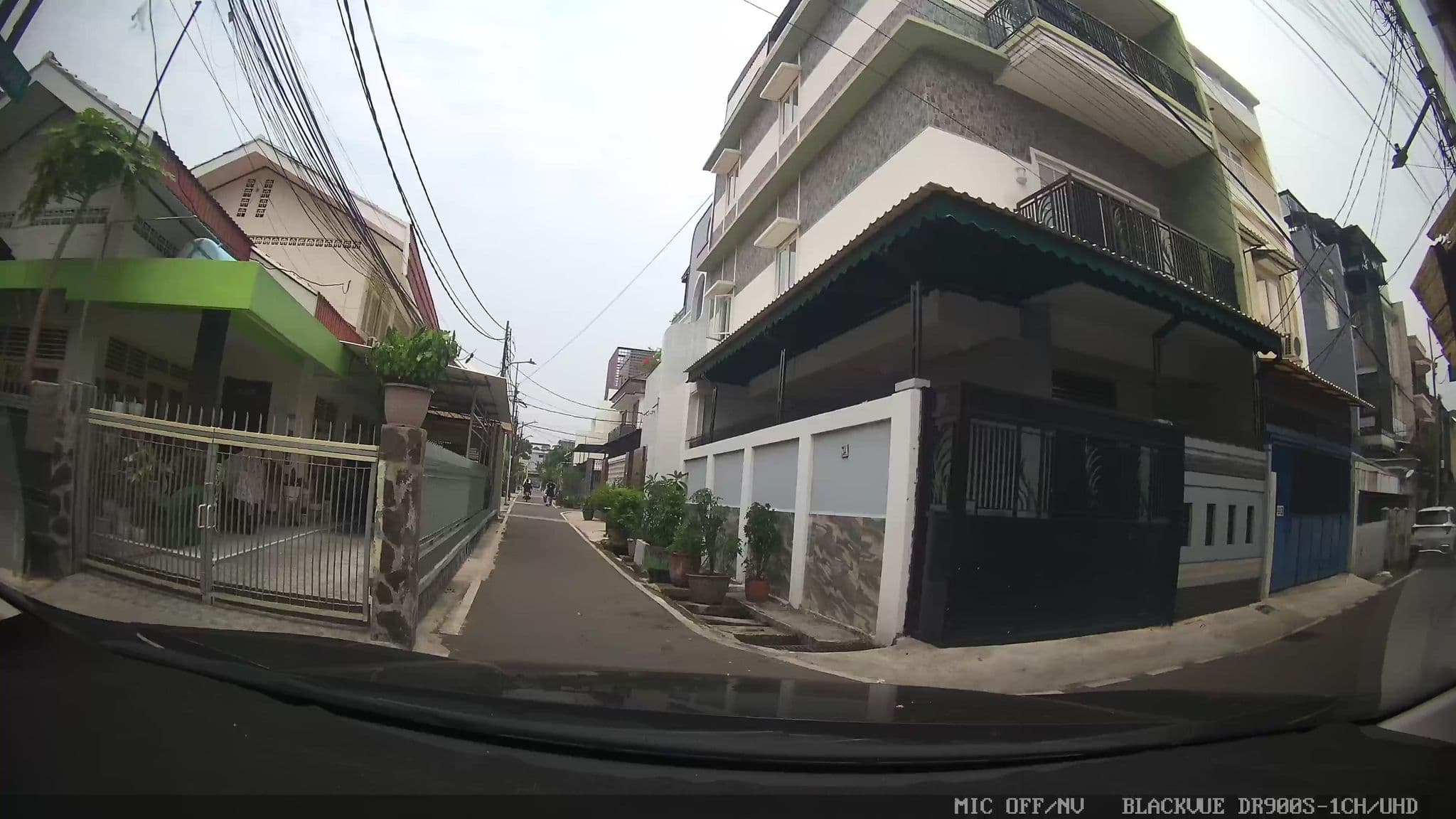 Street view near Cihampelas hotel2 bandung, Jakarta — © Kaart---FRONT (CC BY-SA · Mapillary)