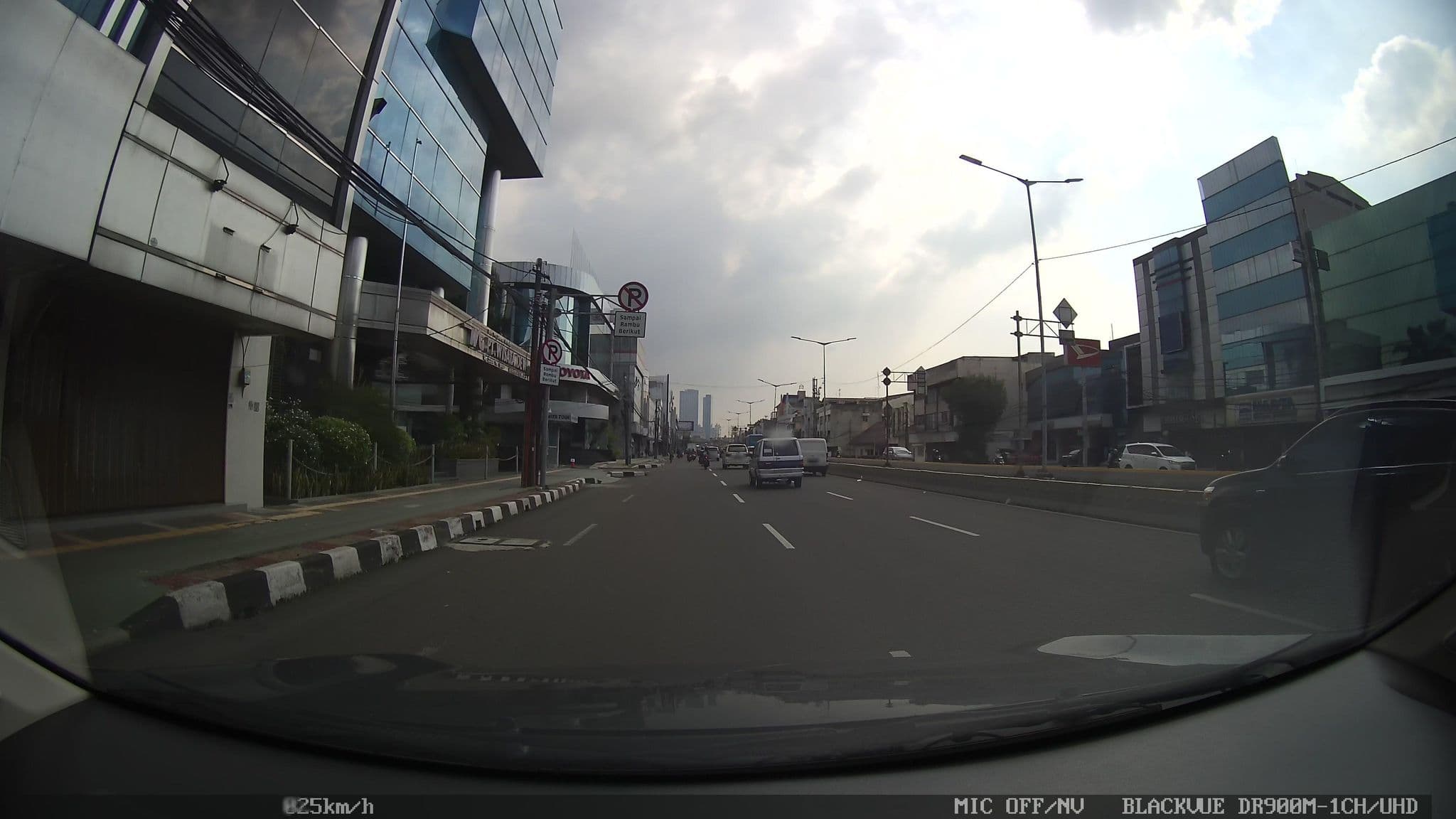 Street view near Fiducia Hotel, Jakarta — © kaart_1 (CC BY-SA · Mapillary)