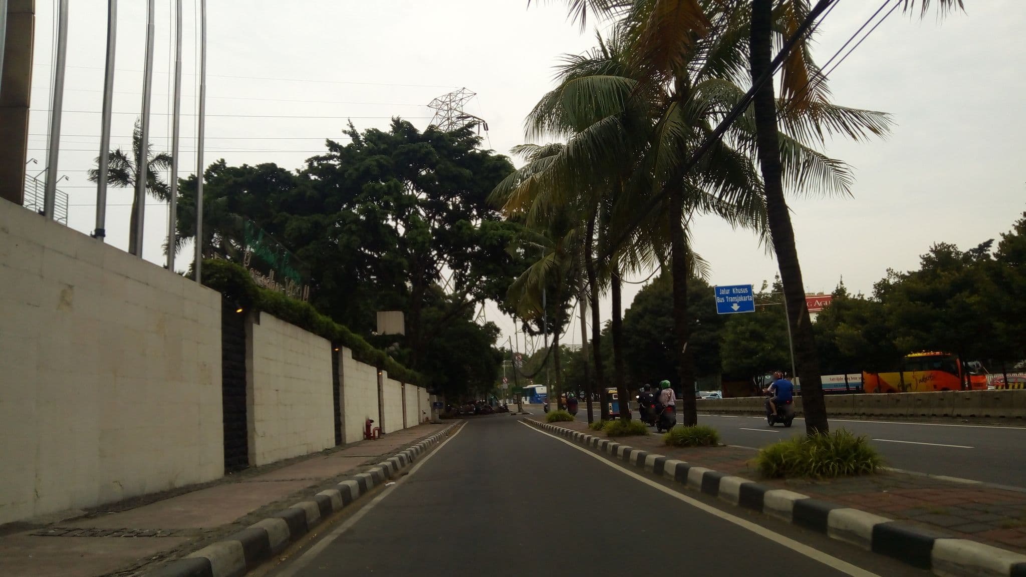Street view near Aryaduta Menteng, Jakarta — © hafiedsh22 (CC BY-SA · Mapillary)