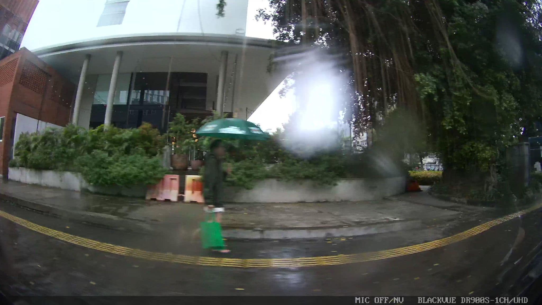 Street view near Lecture Meeting Room Hotel Morrissey, Jakarta — © Kaart---LEFT (CC BY-SA · Mapillary)