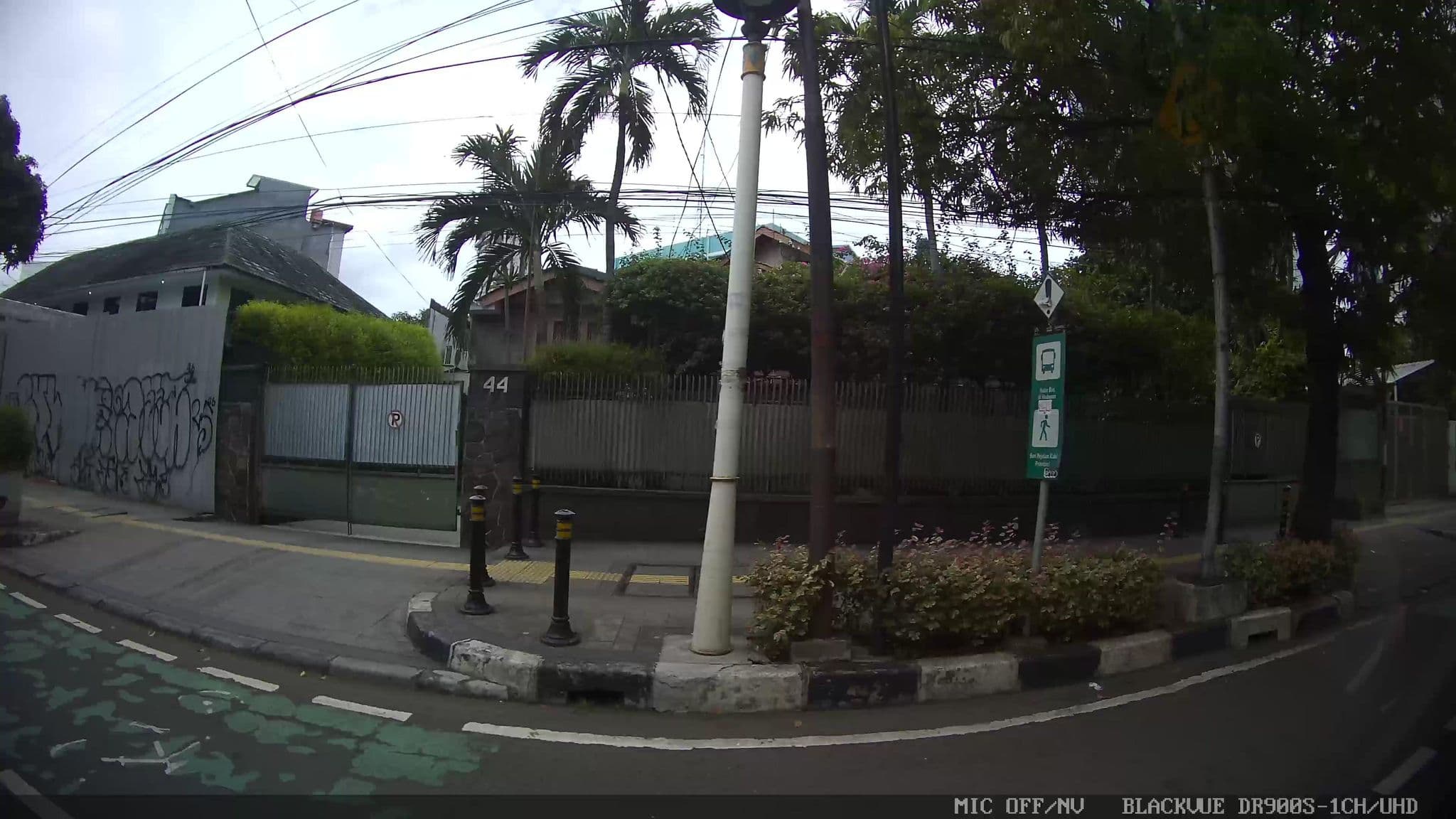 Street view near Wahid Hasyim Guest House, Jakarta — © Kaart---LEFT (CC BY-SA · Mapillary)