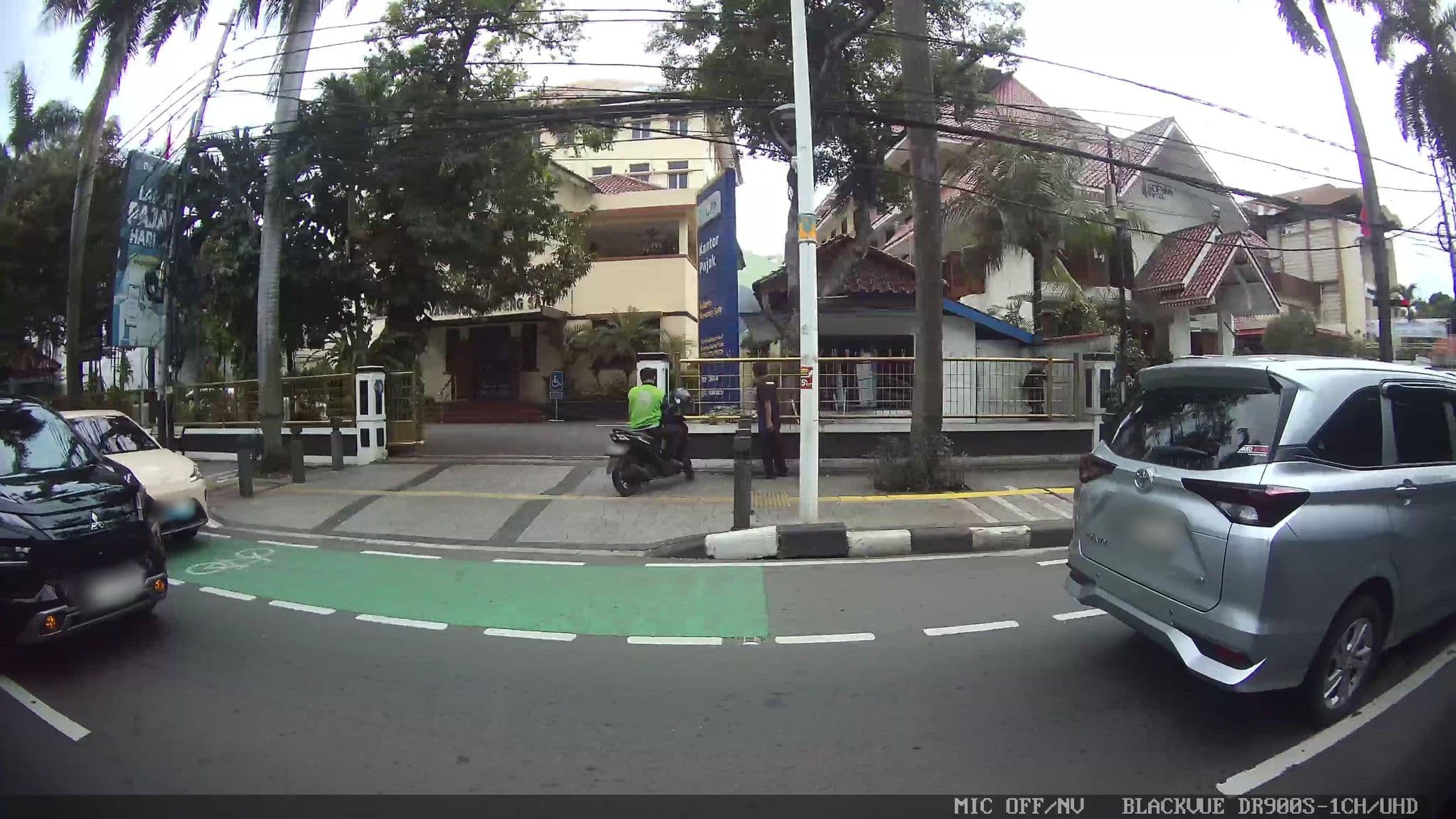 Street view near Aula Harmoni 3 Hotel Sofyan Betawi, Jakarta — © Kaart---LEFT (CC BY-SA · Mapillary)