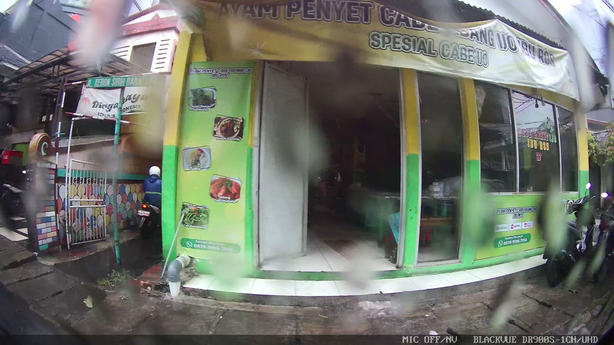 Street view near Hostel 35, Jakarta — © Kaart---RIGHT (CC BY-SA · Mapillary)