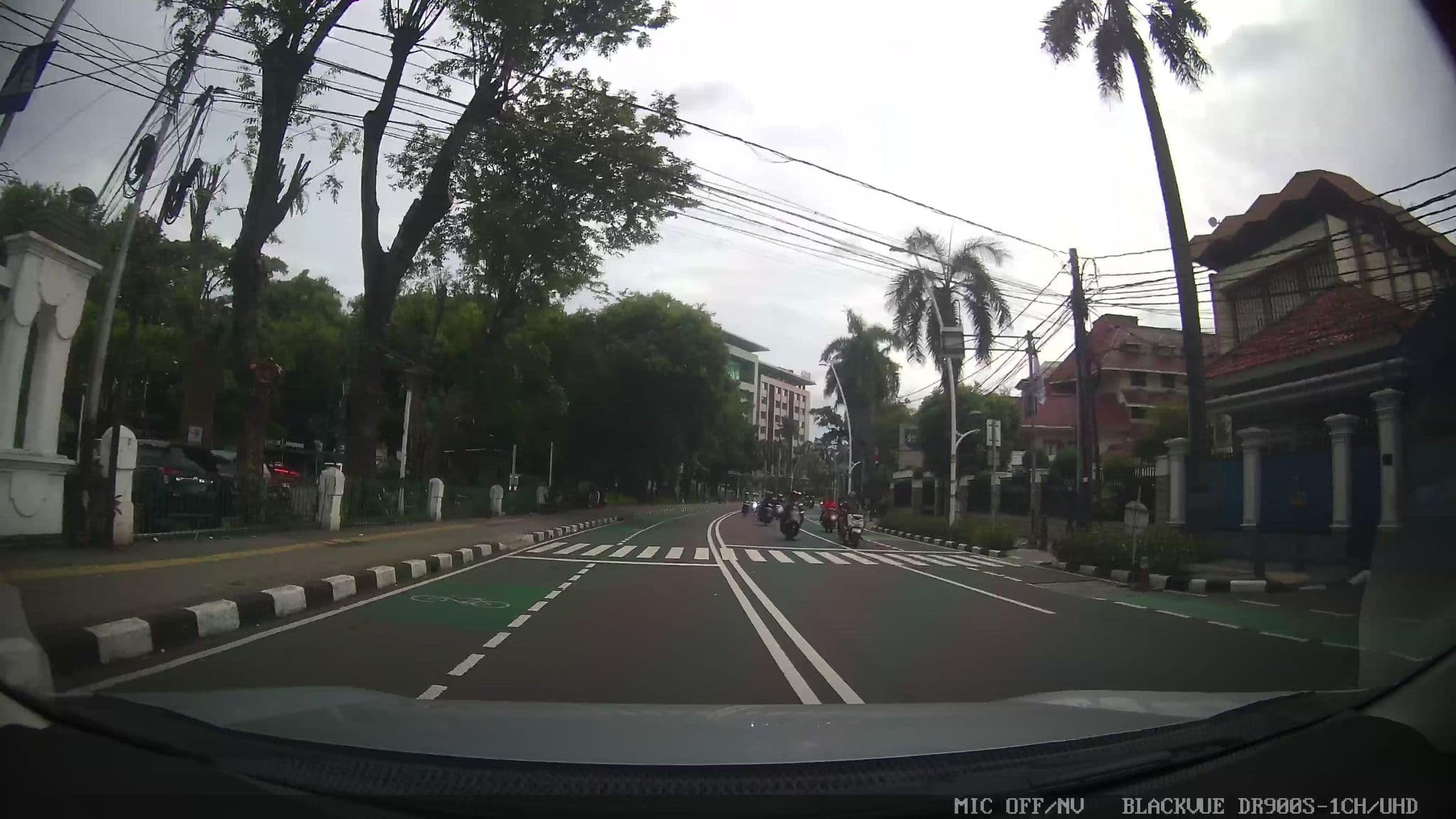 Street view near Hotel Sofyan, Jakarta — © Kaart---FRONT (CC BY-SA · Mapillary)