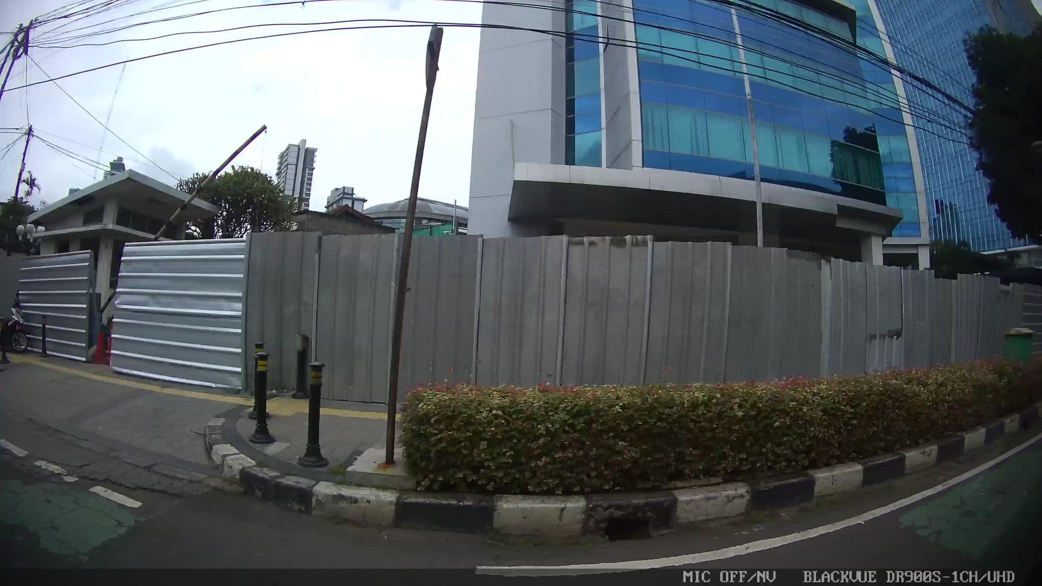Street view near Paragon (Premier Room),Gallery Hotel Jakarta, Jakarta — © Kaart---LEFT (CC BY-SA · Mapillary)