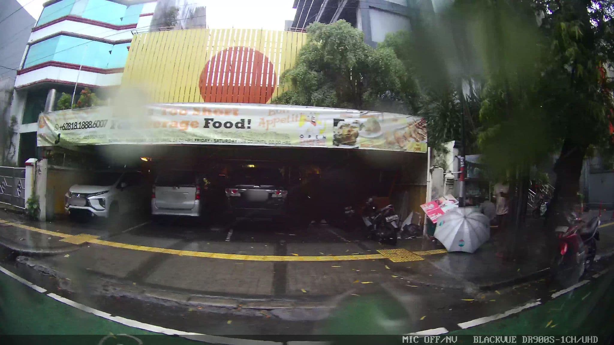 Street view near Shangrila, Jakarta — © Kaart---LEFT (CC BY-SA · Mapillary)