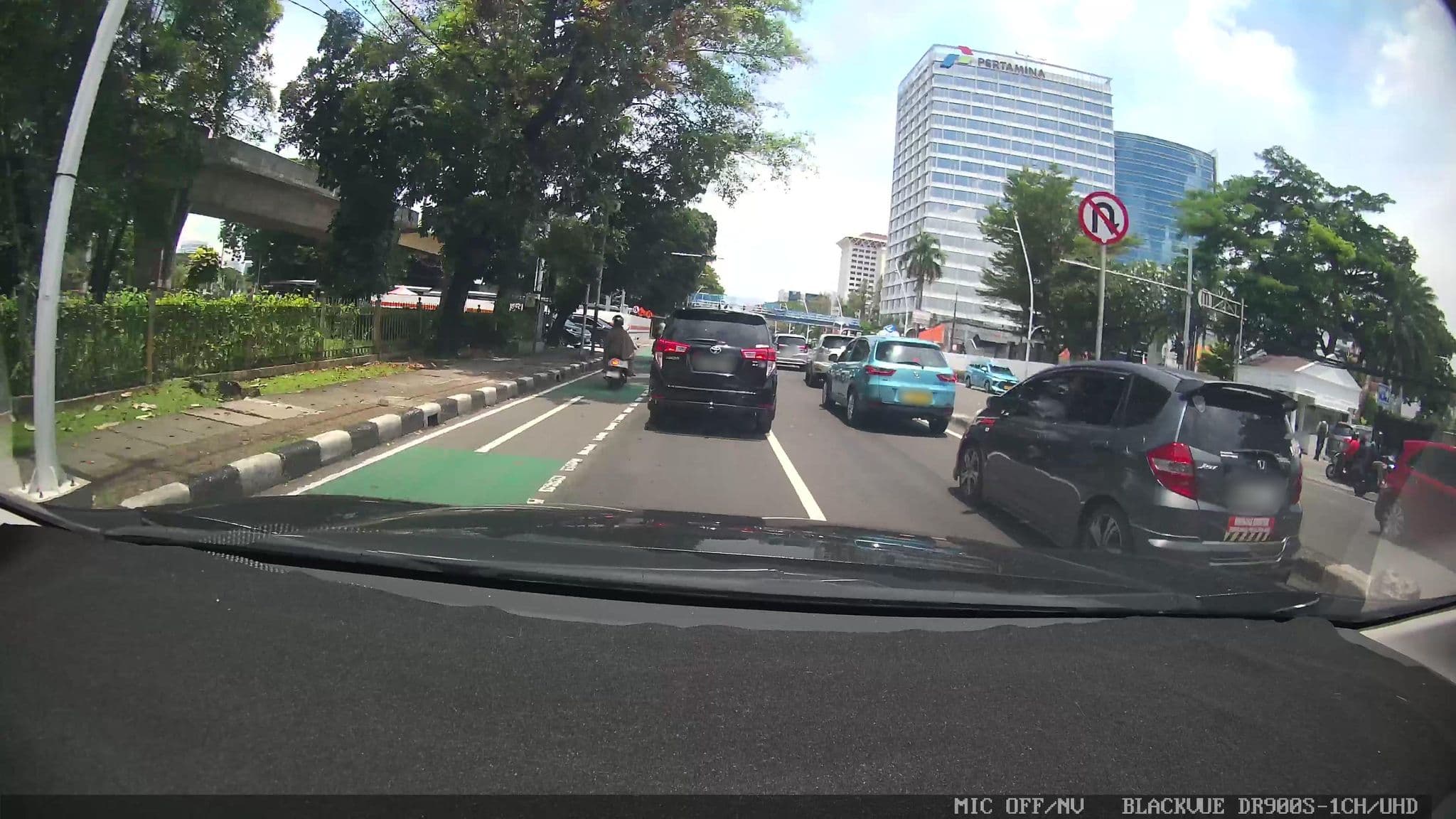 Street view near Mercure hotel, Nusa dua bali, Jakarta — © Kaart---FRONT (CC BY-SA · Mapillary)
