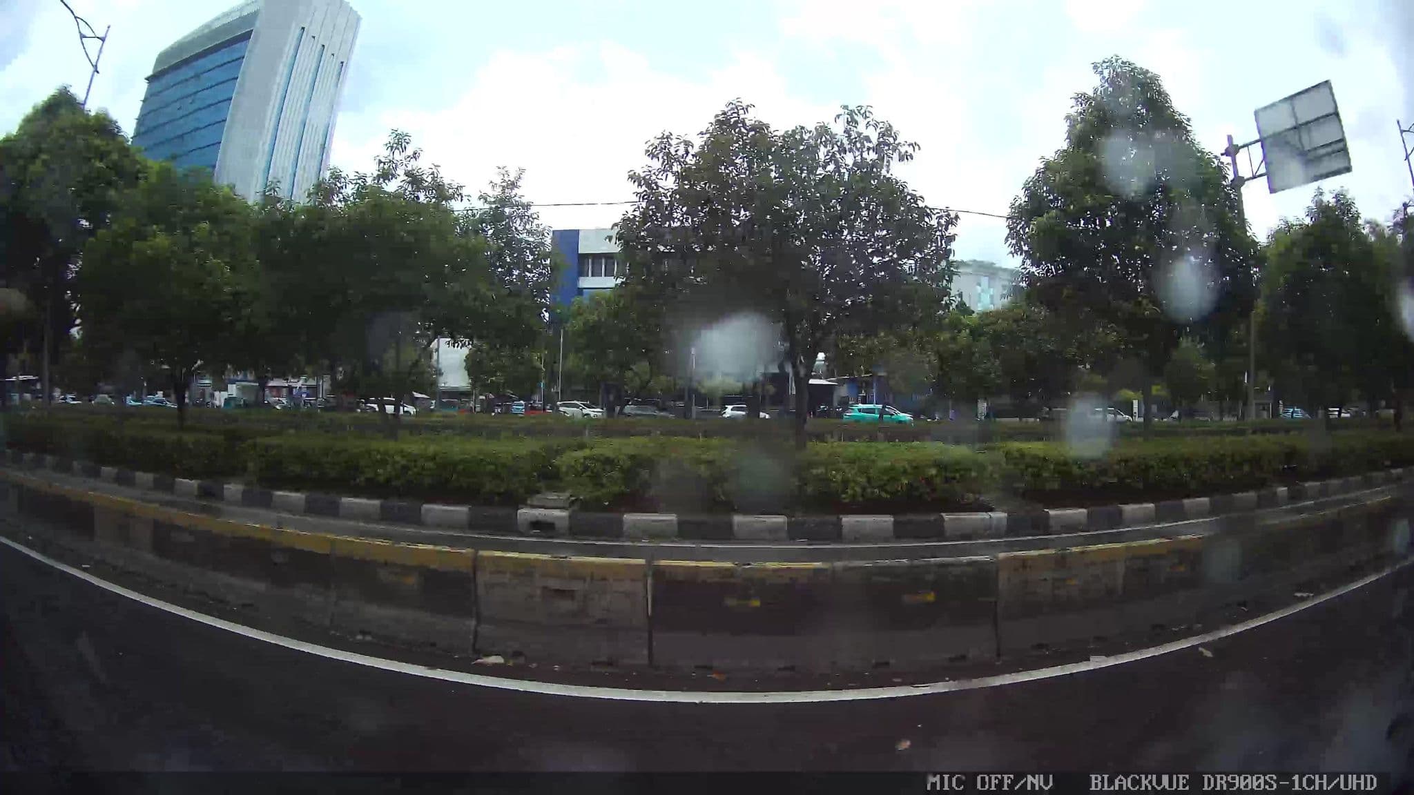 Street view near Hotel Tyara Plaza, Jakarta — © Kaart---RIGHT (CC BY-SA · Mapillary)