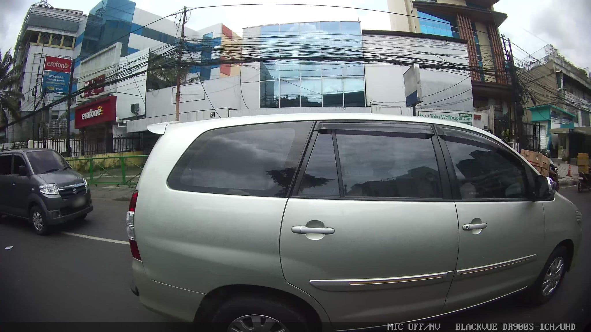 Street view near Le Grandeur Hotel - 12thfloor, Jakarta — © Kaart---LEFT (CC BY-SA · Mapillary)