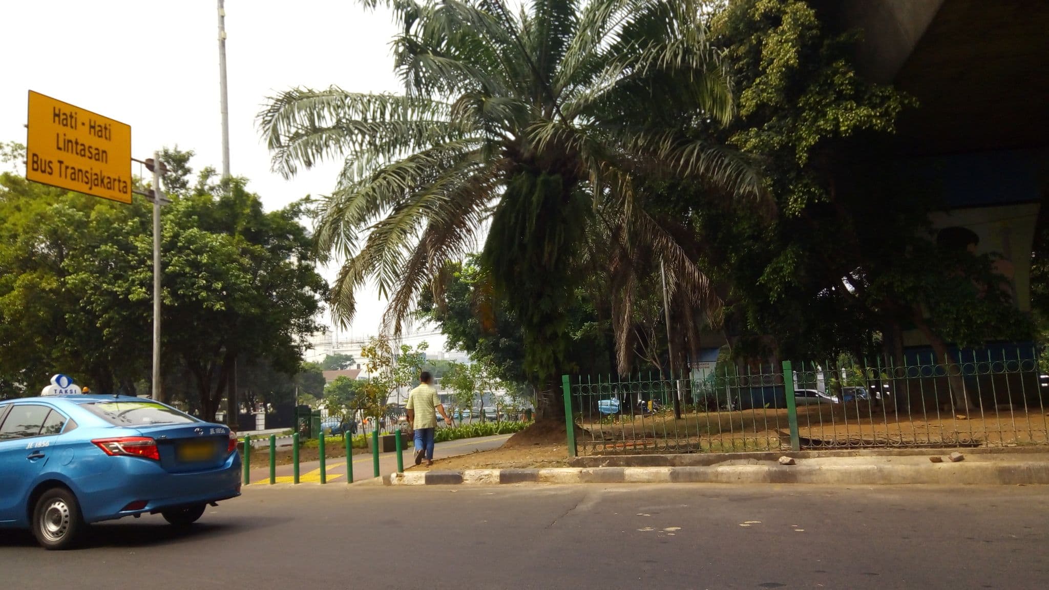 Street view near DCI, Jakarta — © hafiedsh22 (CC BY-SA · Mapillary)
