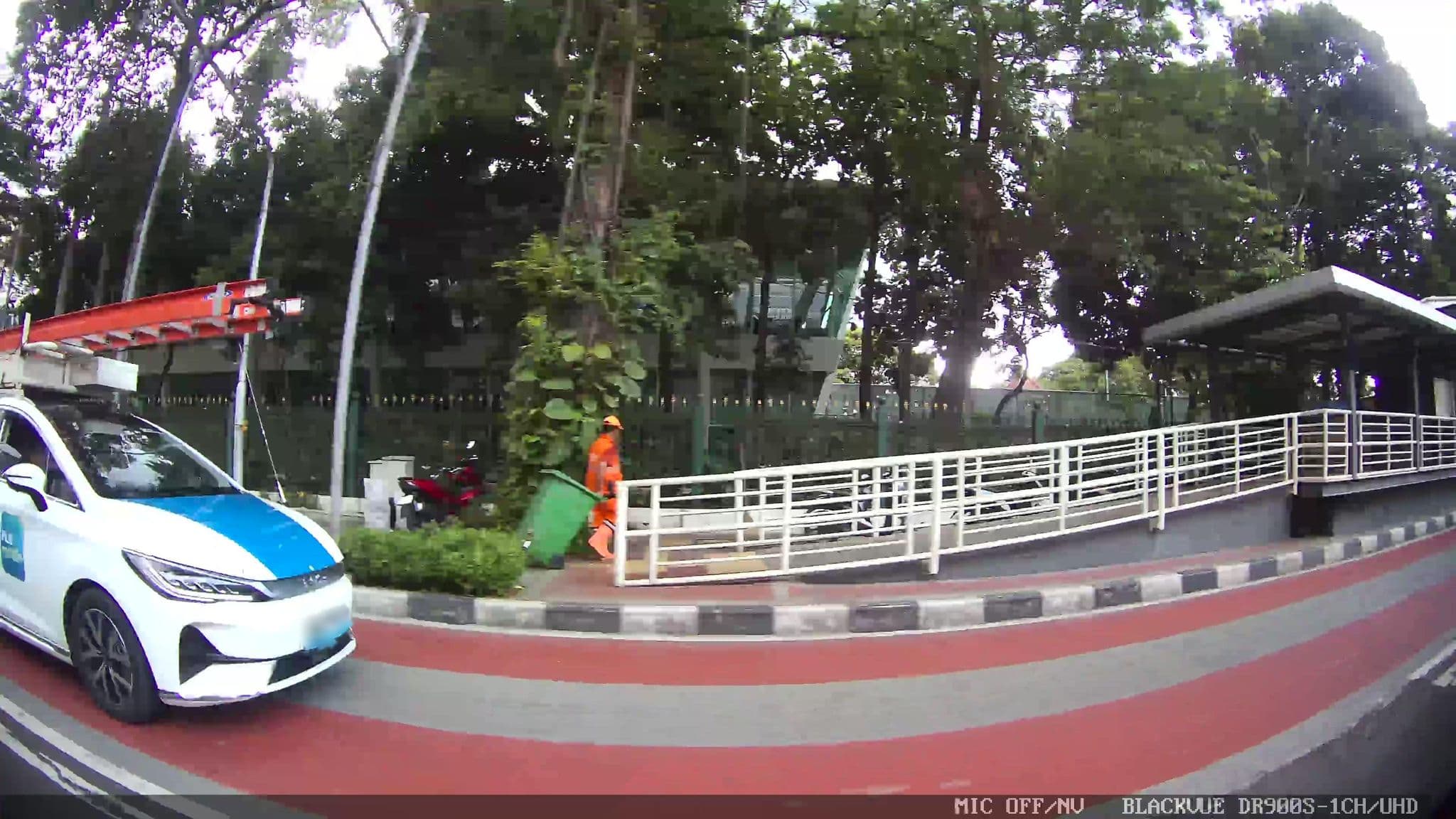 Street view near Halloween Hotel, Jakarta — © Kaart---LEFT (CC BY-SA · Mapillary)