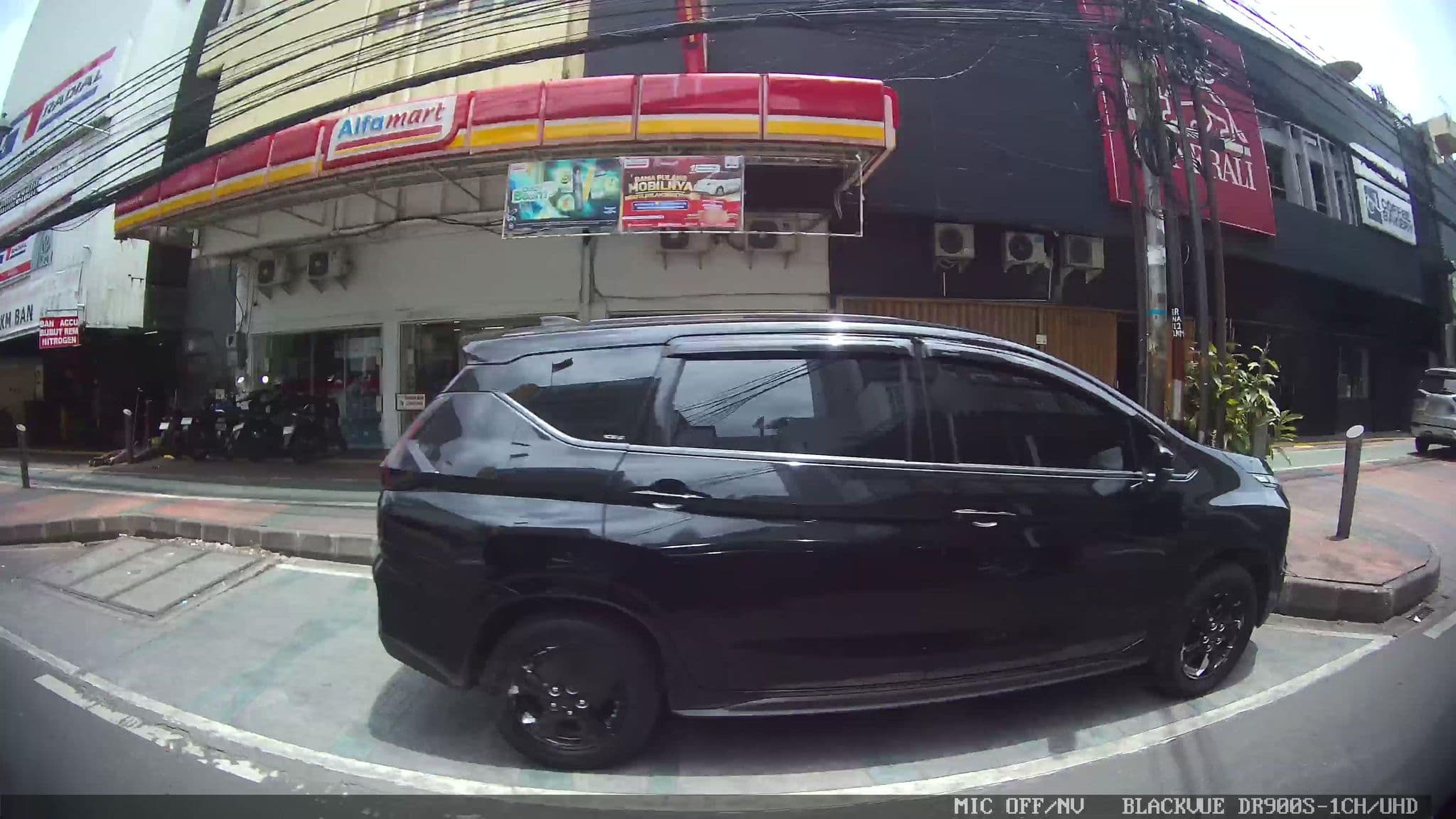 Street view near Club Suite Alila Hotel Jakarta, Jakarta — © Kaart---LEFT (CC BY-SA · Mapillary)