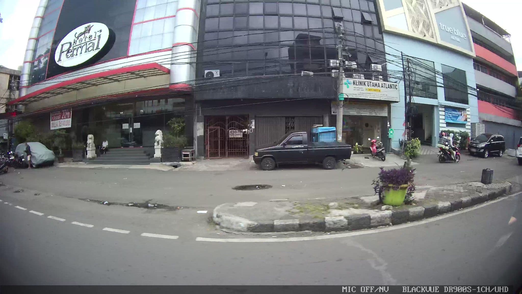 Street view near Hotel Everyday, Jakarta — © Kaart---LEFT (CC BY-SA · Mapillary)