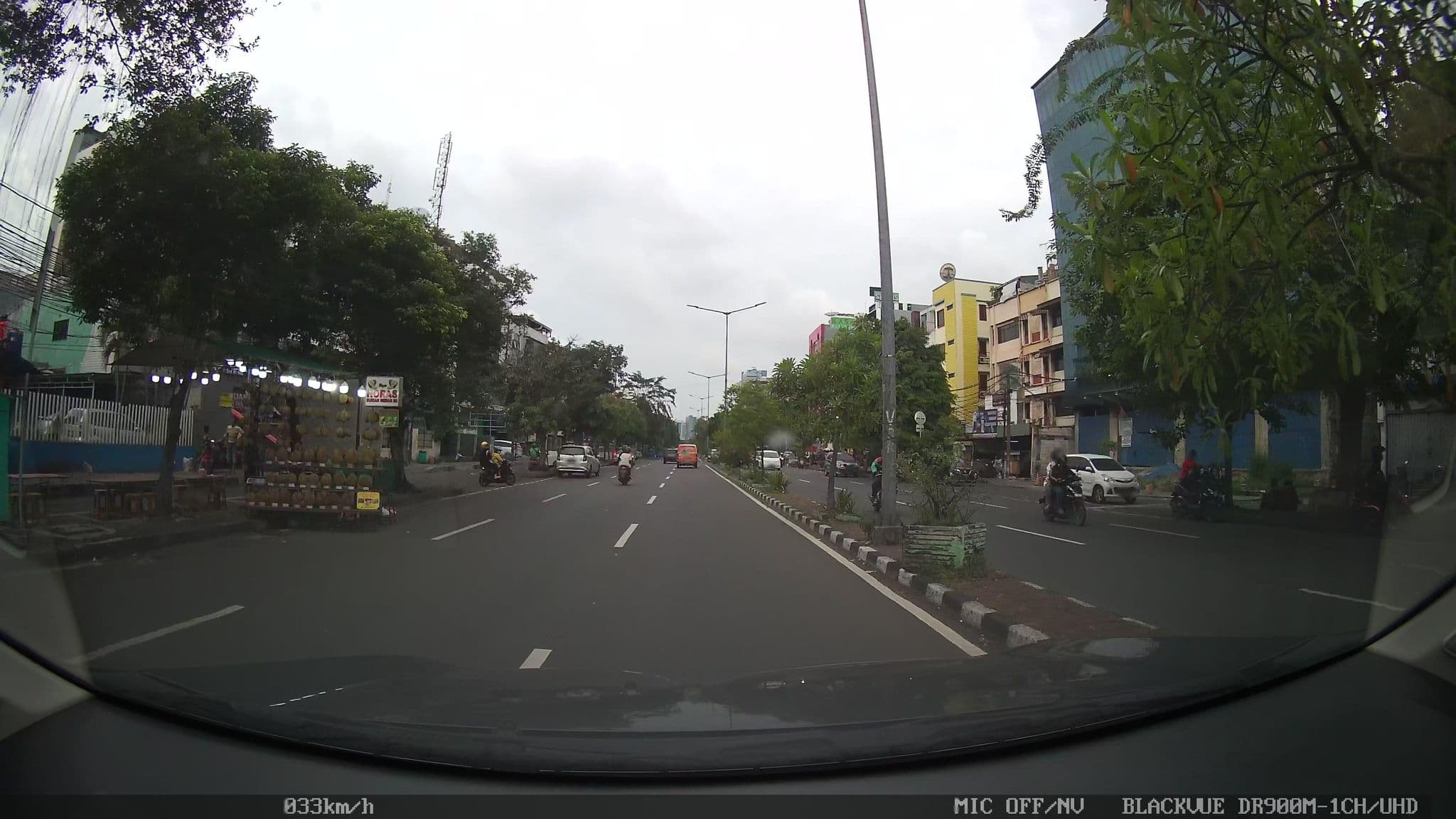 Street view near Hollywood Hotel, Jakarta — © kaart_1 (CC BY-SA · Mapillary)