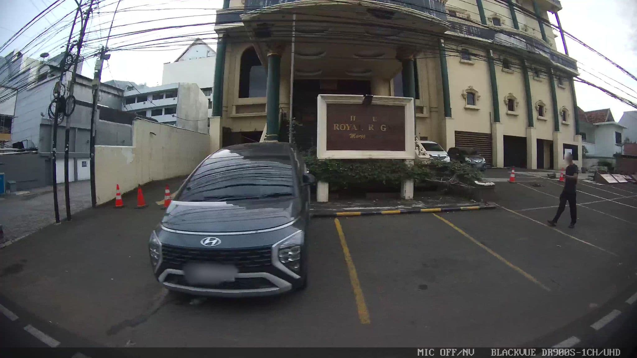 Street view near Royal Regal Hotel, Jakarta — © Kaart---LEFT (CC BY-SA · Mapillary)