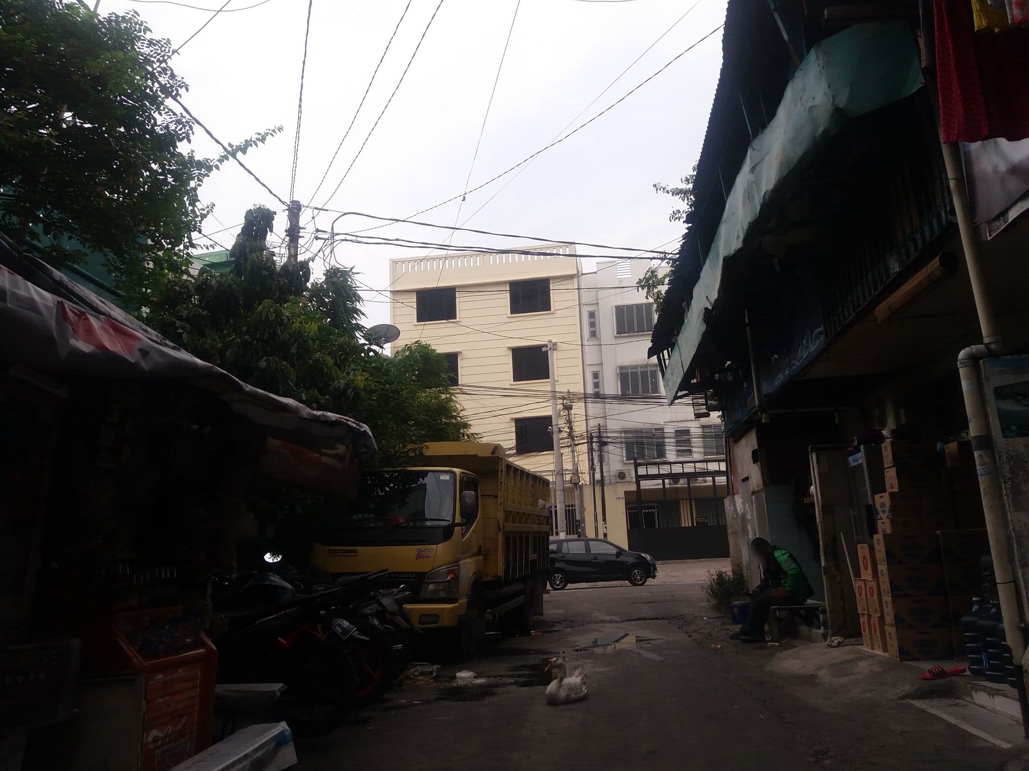 Street view near Lobby Travellers Hotel, Jakarta — © derry (CC BY-SA · Mapillary)