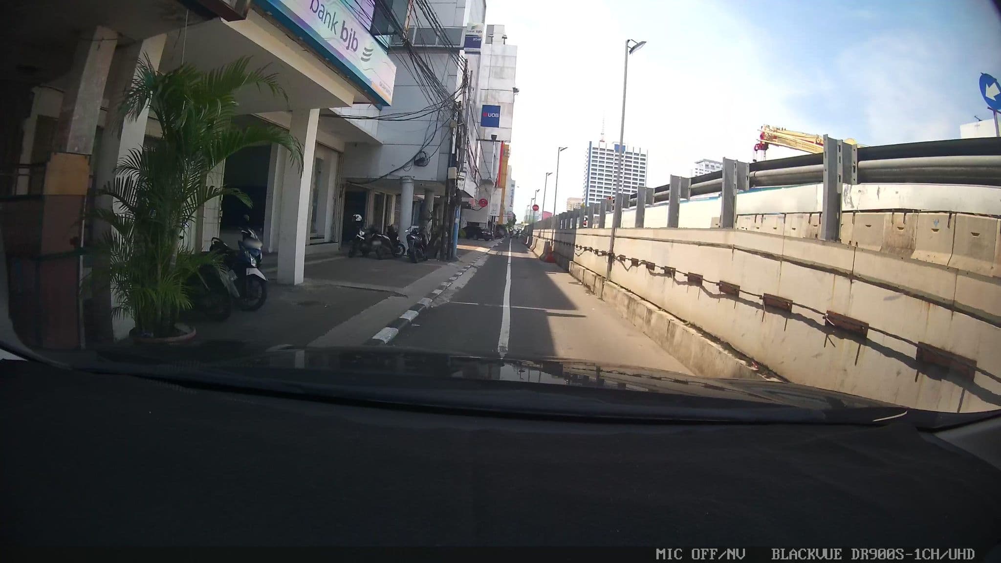 Street view near Gumaya Tower Hotel, Jakarta — © Kaart---FRONT (CC BY-SA · Mapillary)