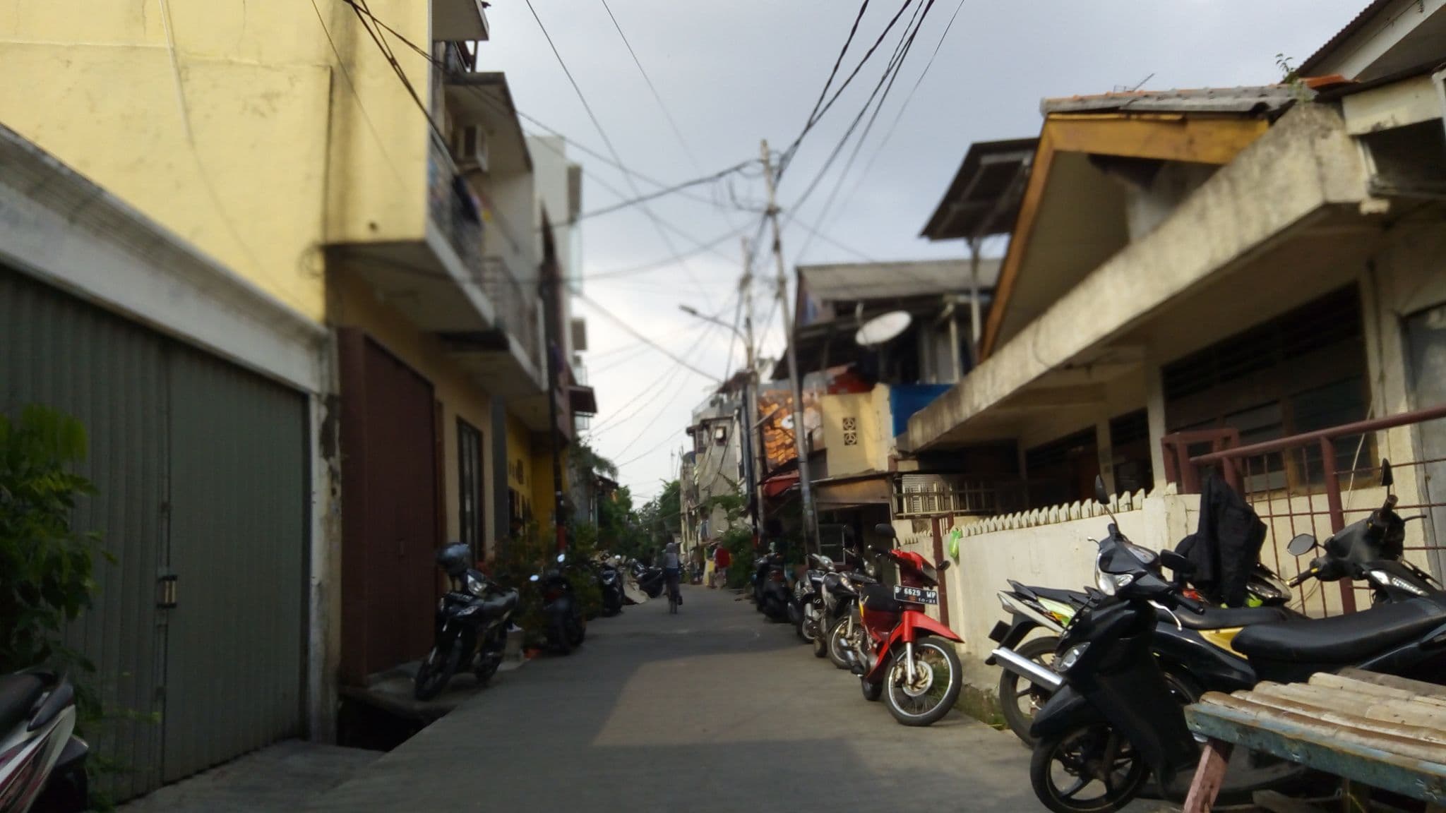 Street view near Swissbell hotel mangga besar, Jakarta — © hafiedsh22 (CC BY-SA · Mapillary)