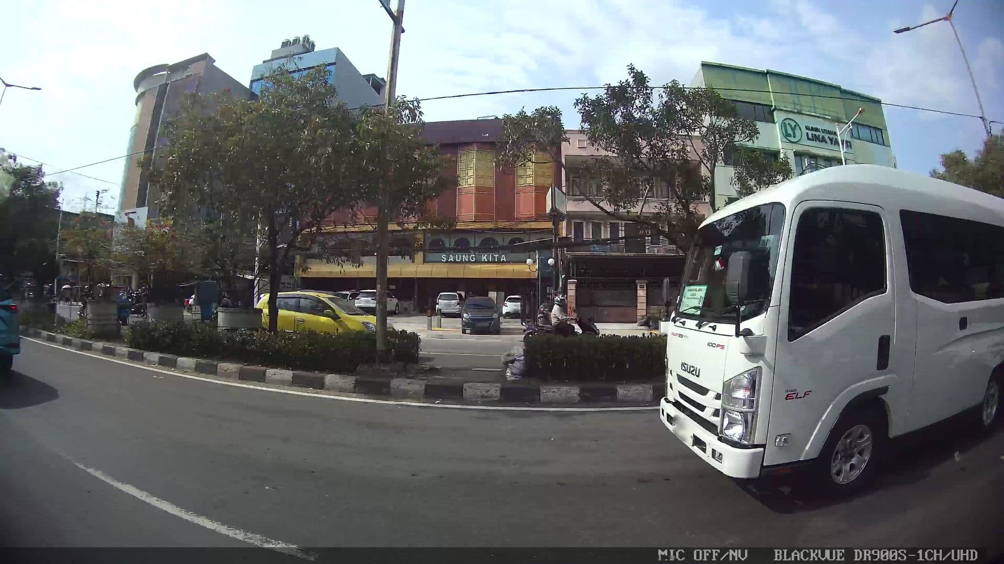 Street view near Altona Hotel, Jakarta — © Kaart---RIGHT (CC BY-SA · Mapillary)