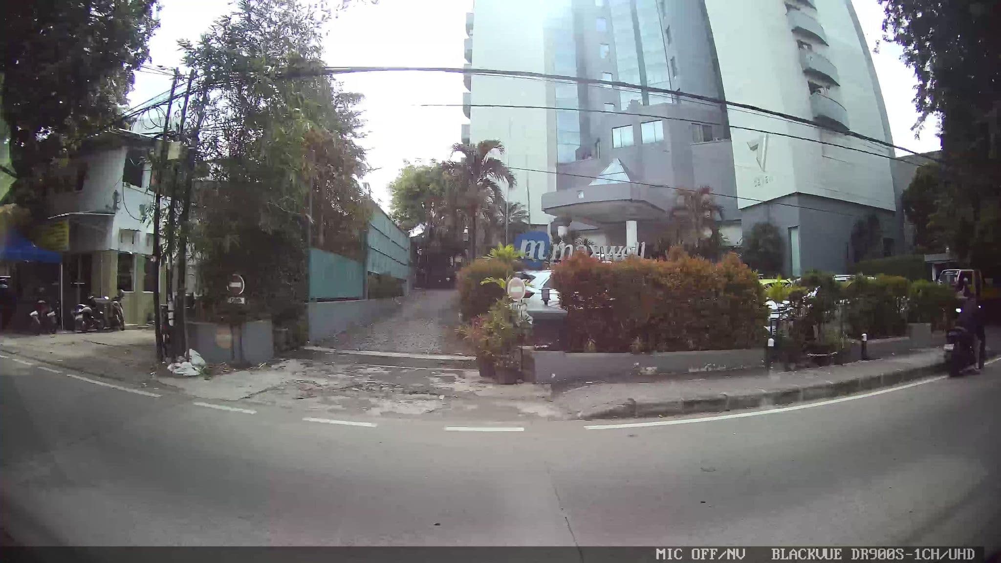 Street view near Travellers hotel jakarta, Jakarta — © Kaart---RIGHT (CC BY-SA · Mapillary)