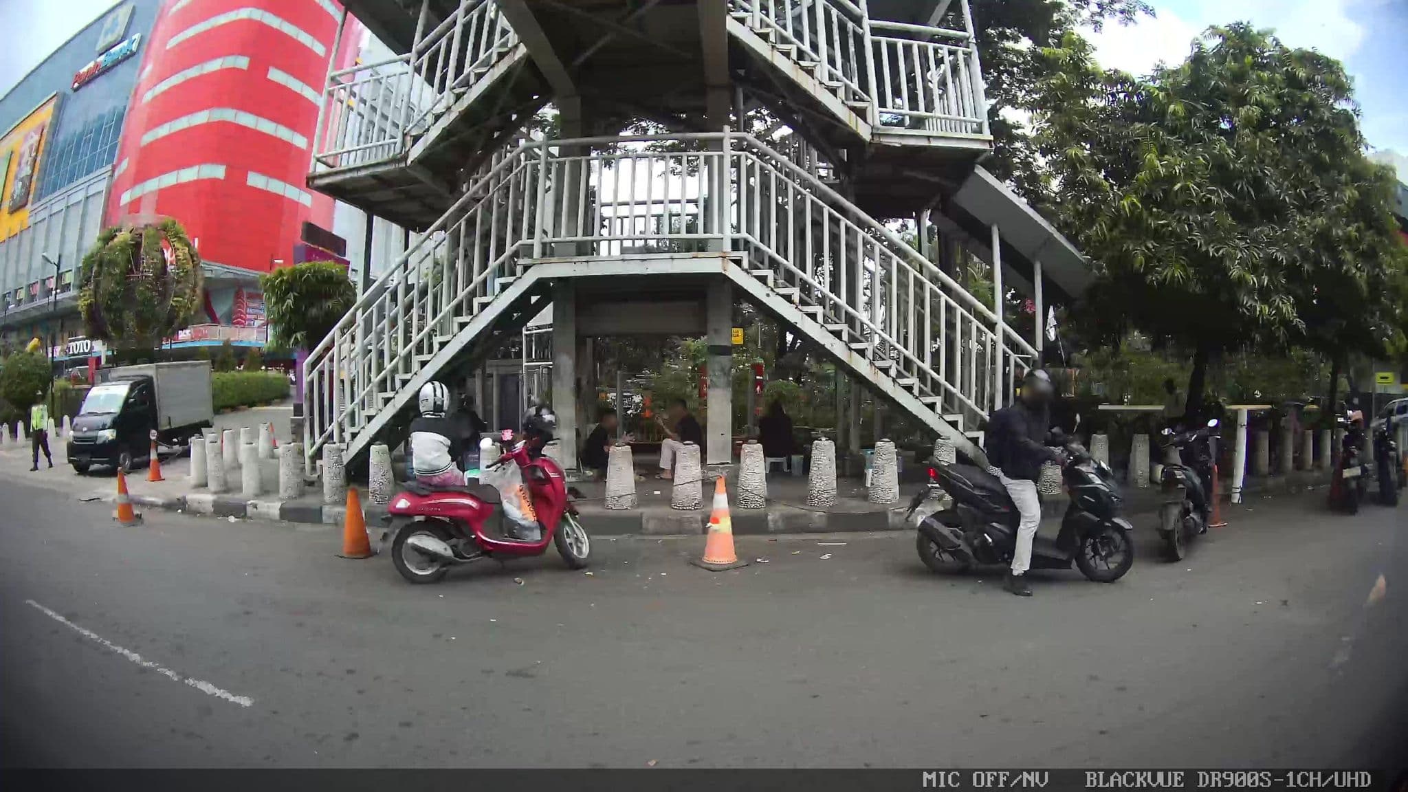Street view near Room 226 MY Hotel, Jakarta — © Kaart---LEFT (CC BY-SA · Mapillary)