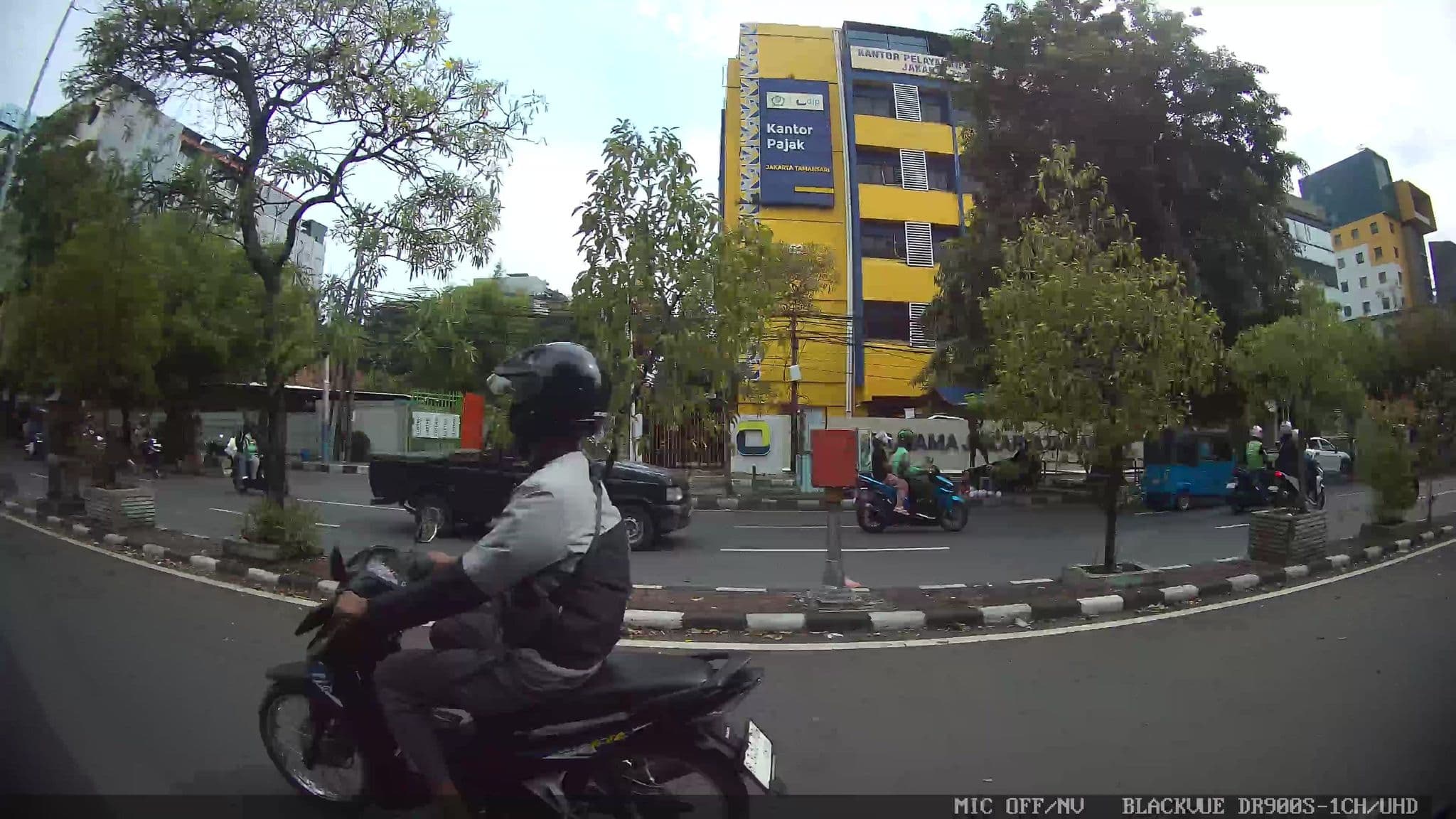 Street view near 7 Days Hotel, Jakarta — © Kaart---RIGHT (CC BY-SA · Mapillary)