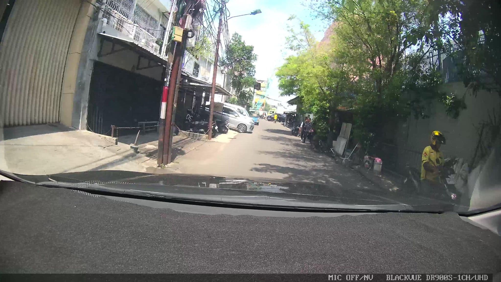 Street view near Harris Hotel & Residence Bali, Jakarta — © Kaart---FRONT (CC BY-SA · Mapillary)