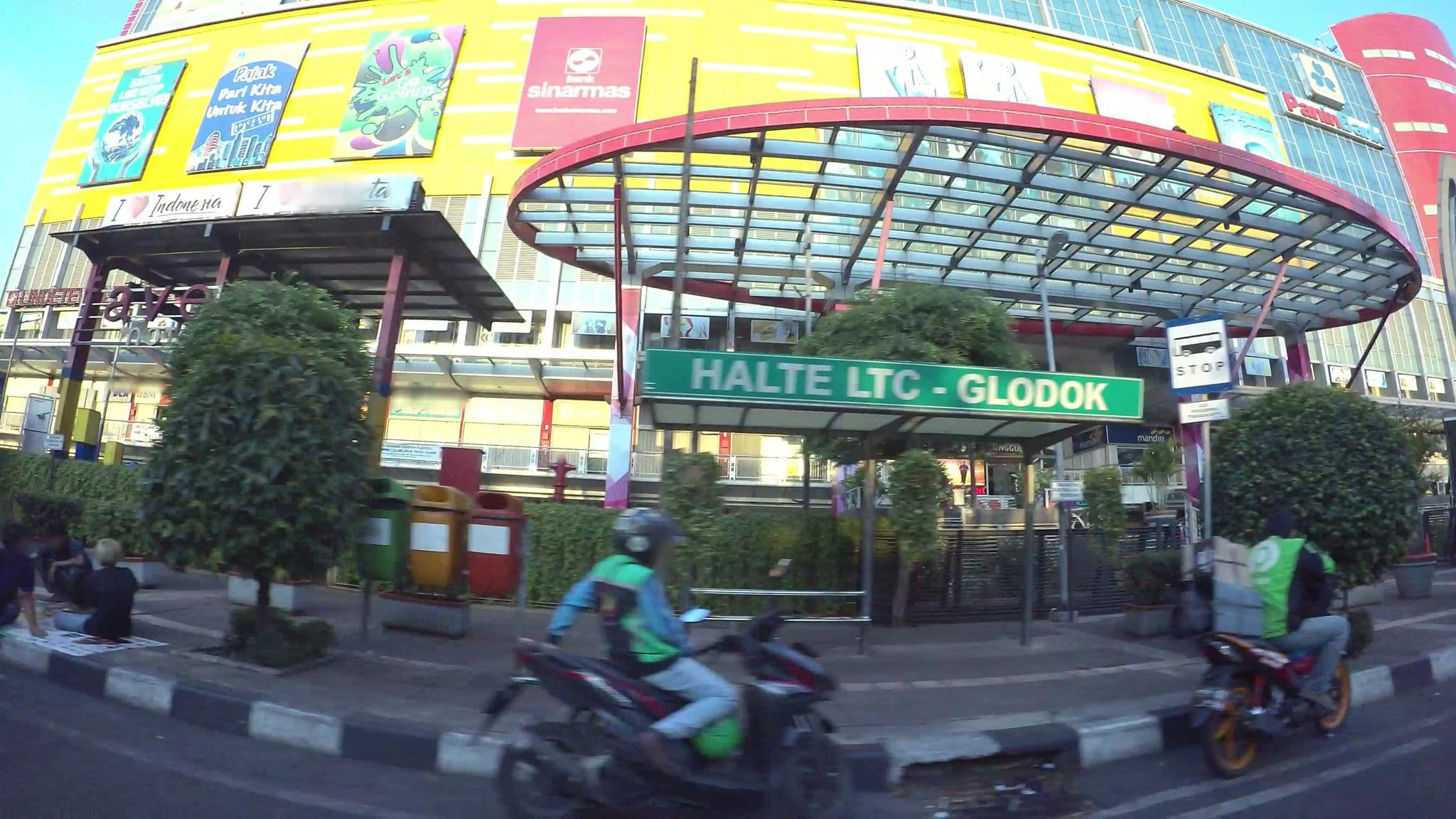 Street view near Ballroom The Jayakarta Hotel, Jakarta — © kaart_3 (CC BY-SA · Mapillary)