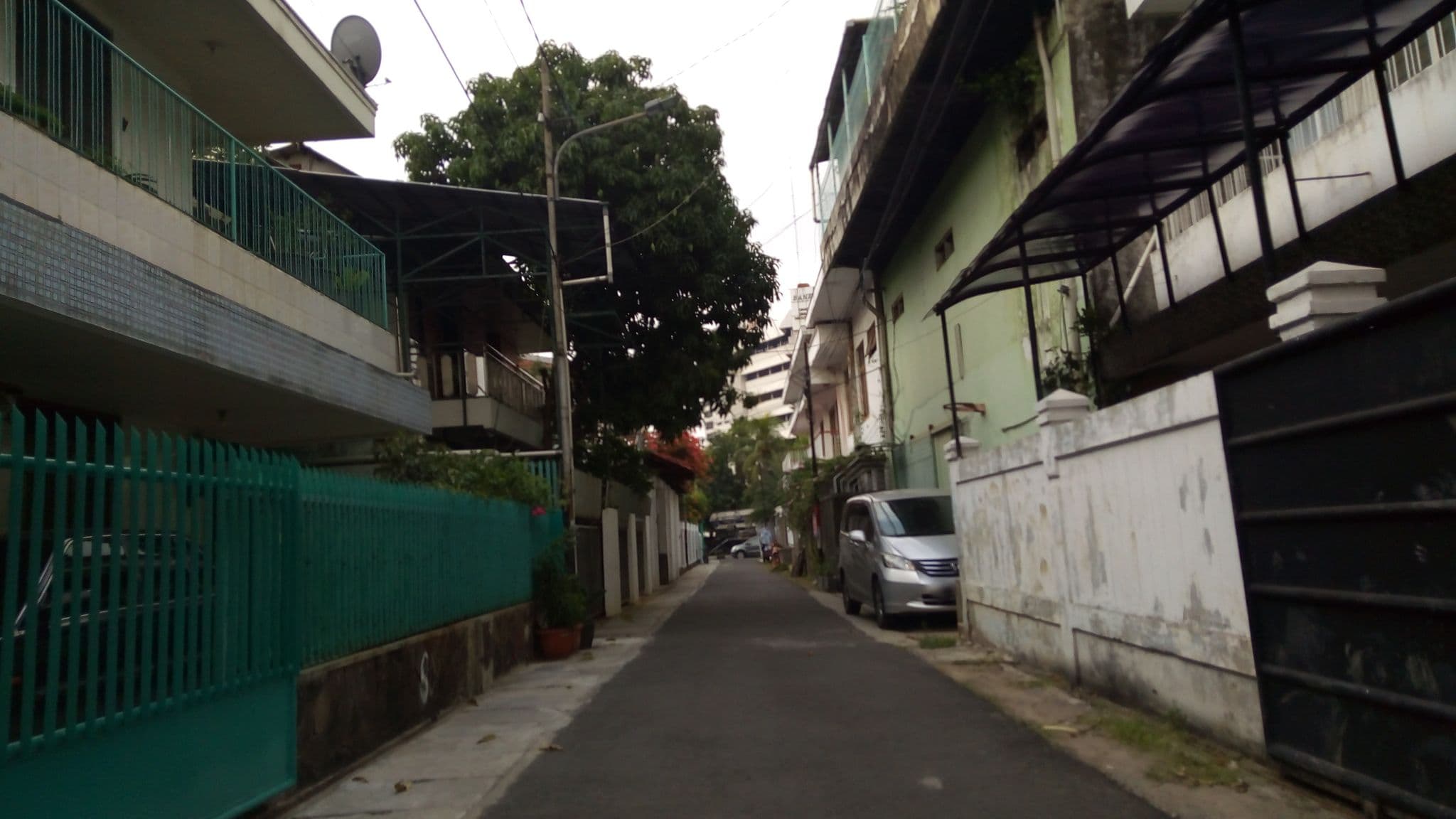 Street view near Penginapan, Jakarta — © hafiedsh22 (CC BY-SA · Mapillary)