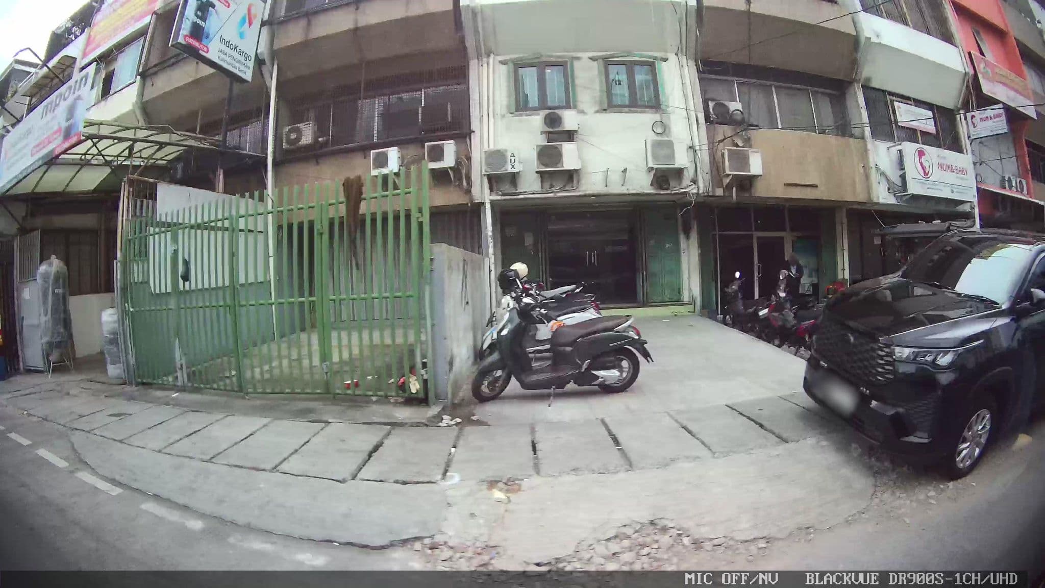 Street view near Emeralda Hotel, Jakarta — © Kaart---LEFT (CC BY-SA · Mapillary)