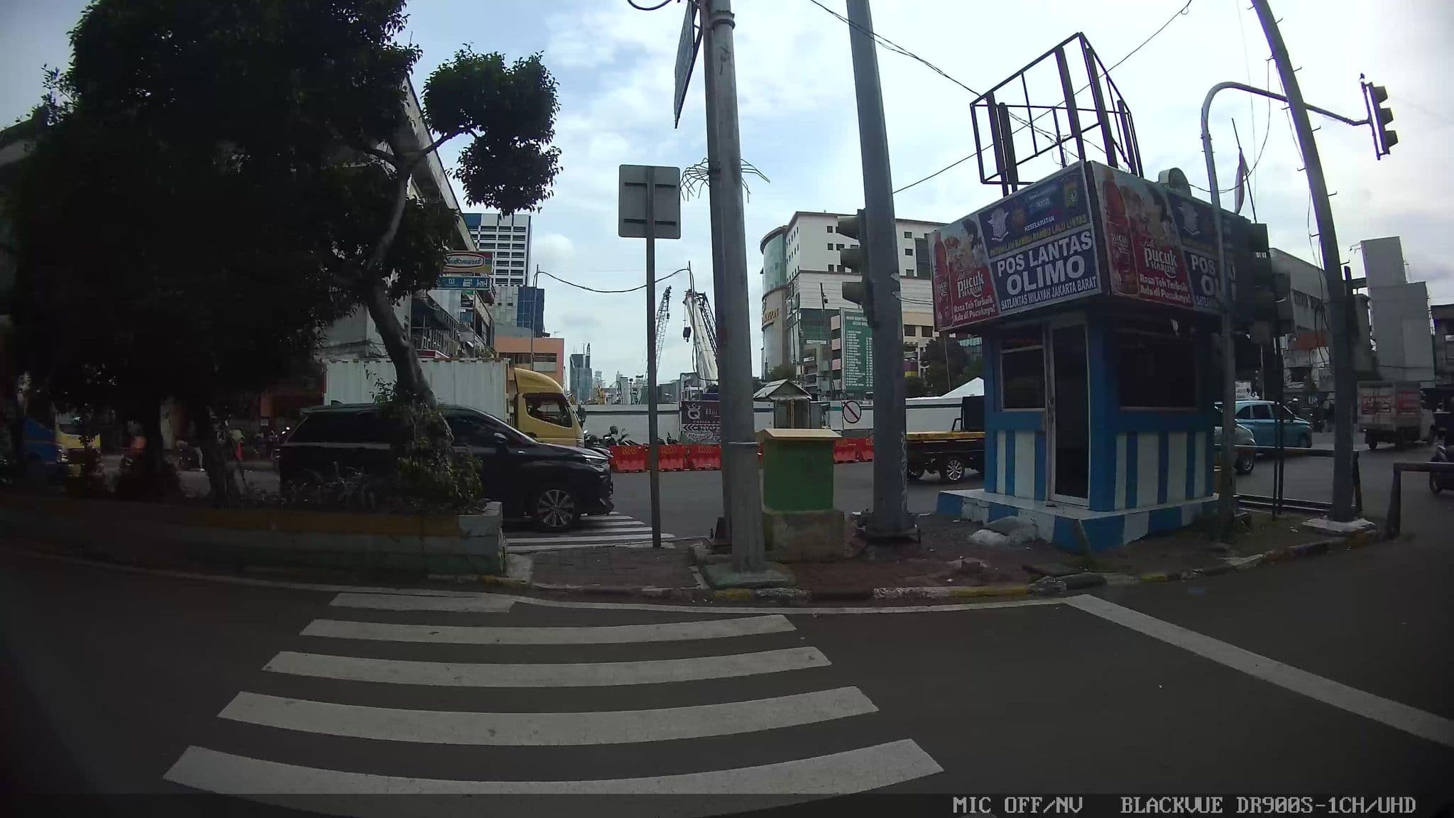 Street view near Amaris  Hotel, Jakarta — © Kaart---RIGHT (CC BY-SA · Mapillary)
